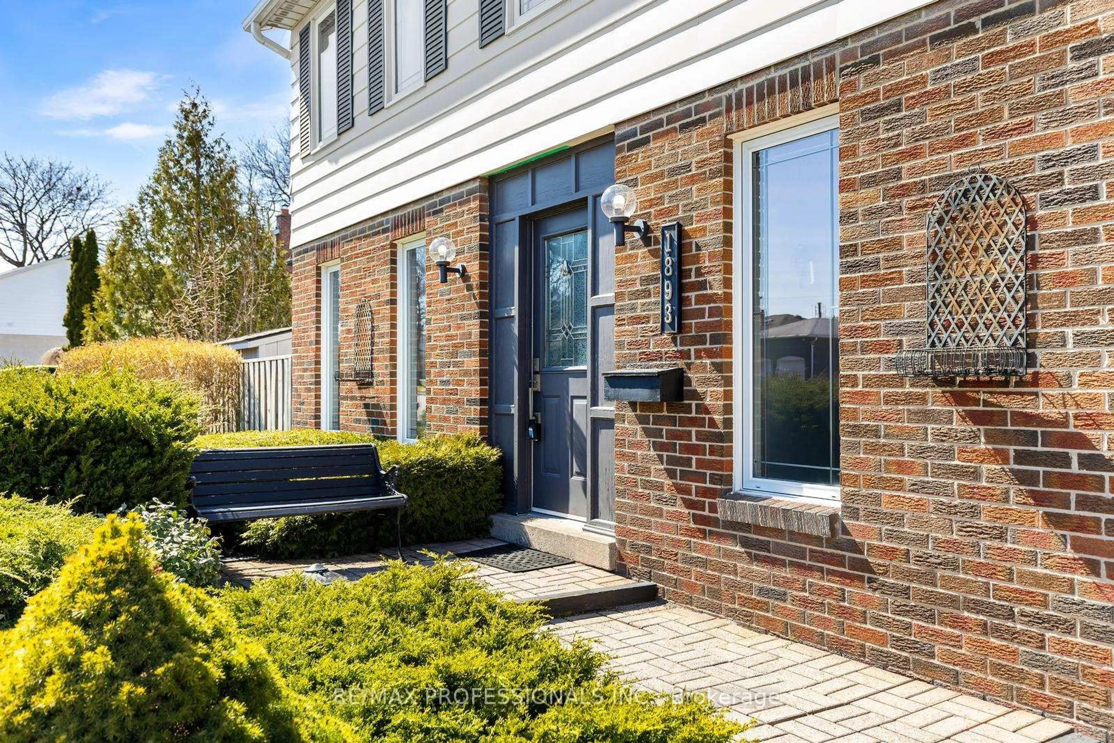 Home with brick exterior material, street for 1893 Stonepath Cres, Mississauga Ontario L4X 1Y1