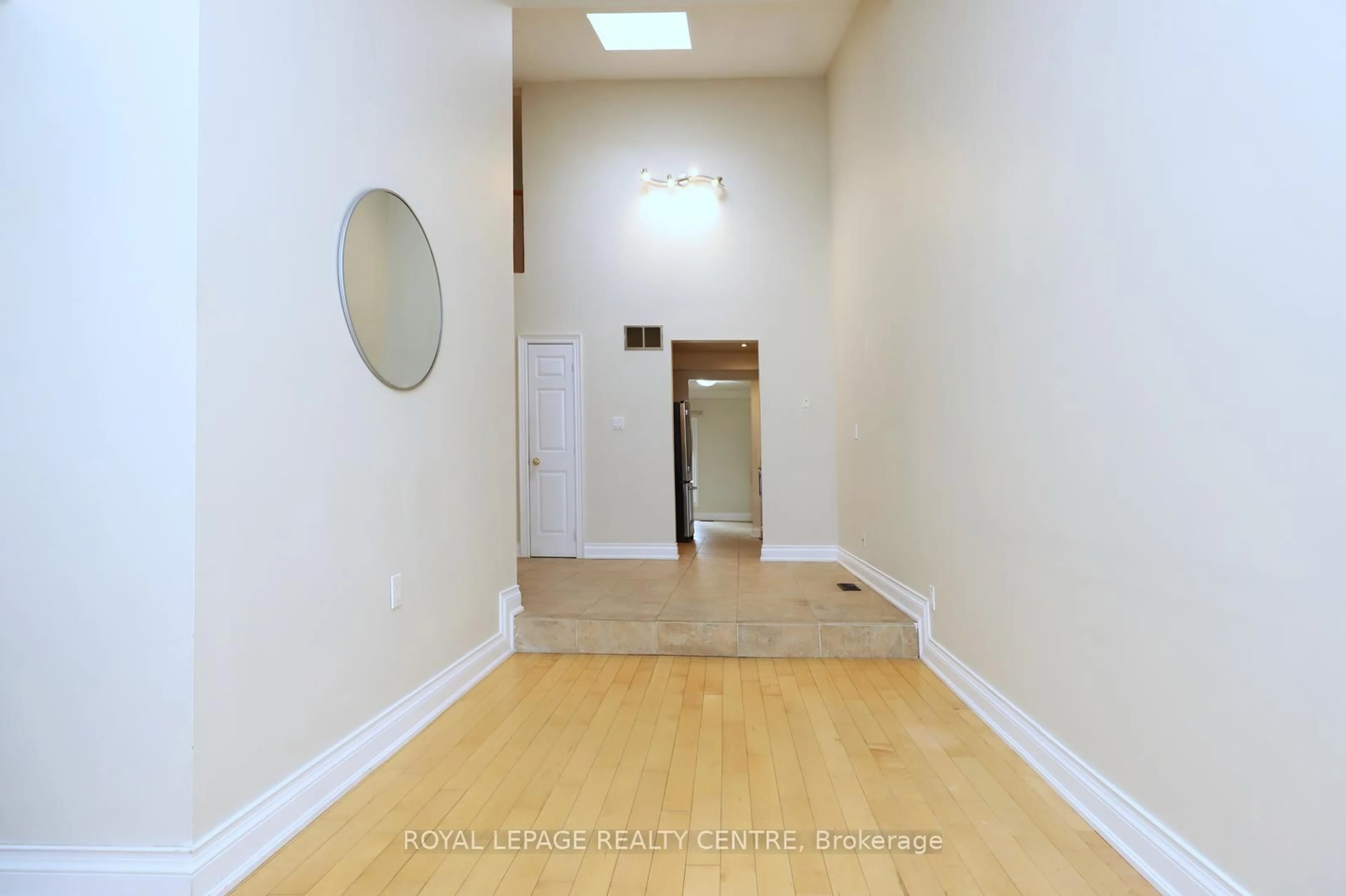 A pic of a room for 1021 Cedarglen Gate #16, Mississauga Ontario L5C 3A7