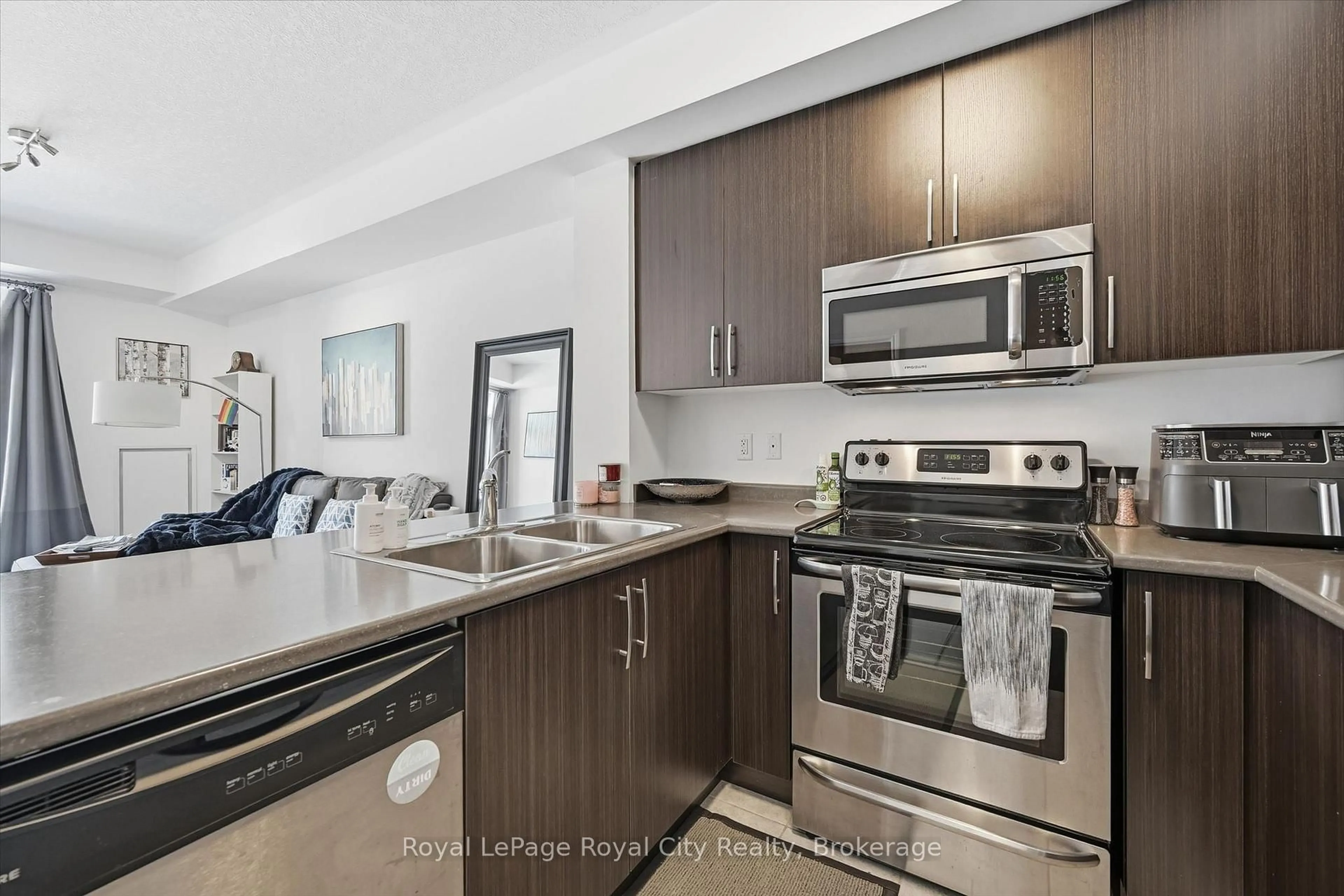 Standard kitchen, unknown for 5317 Upper Middle Rd #221, Burlington Ontario L7L 0G8