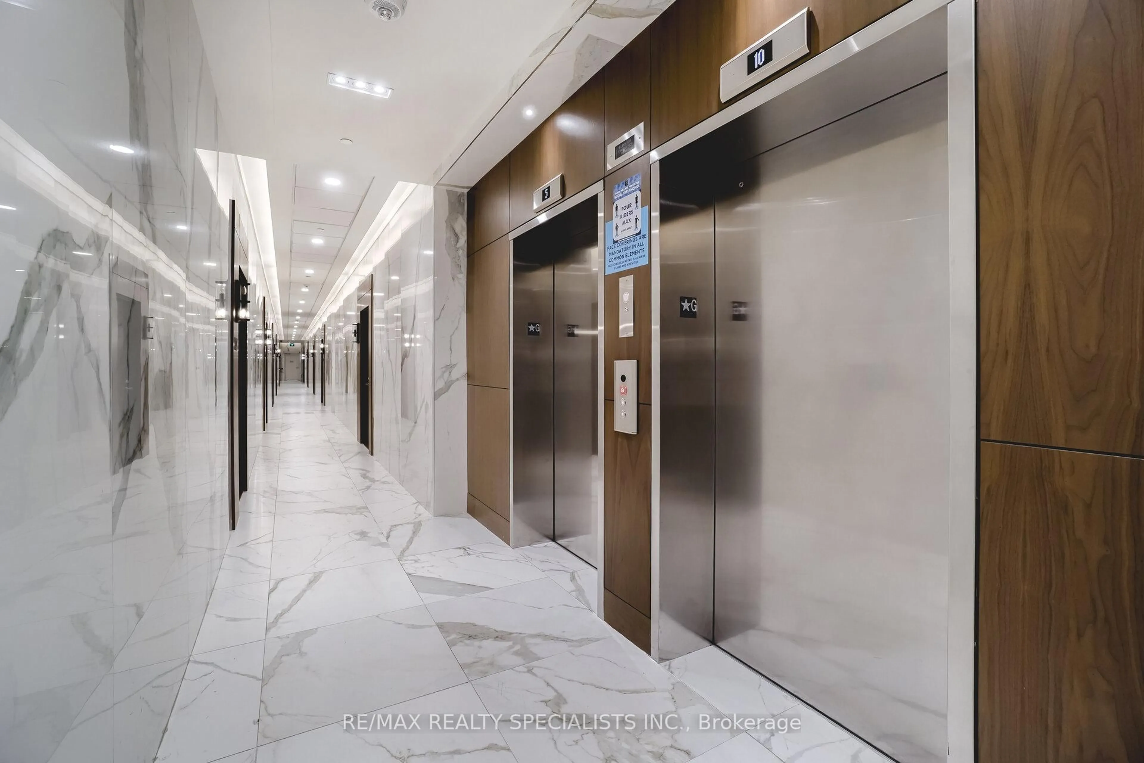 Indoor foyer for 1050 Main St #405, Milton Ontario L9T 9M3