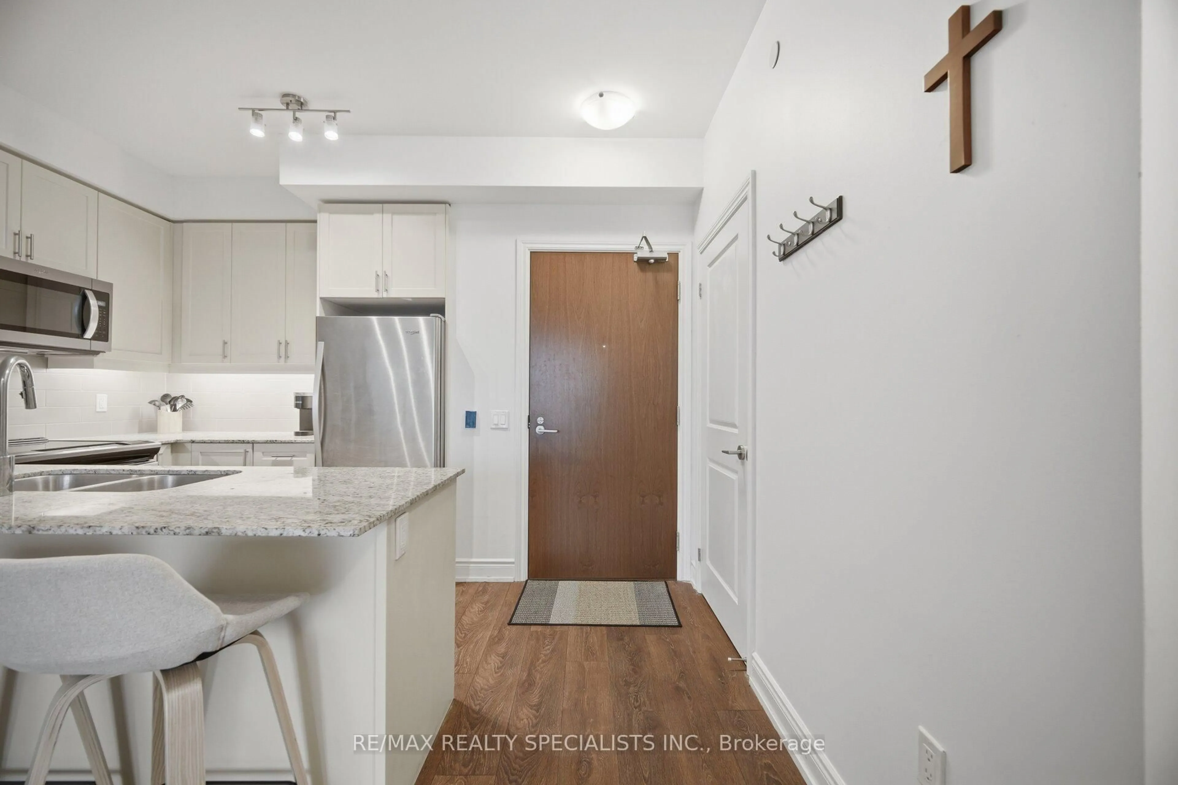 Standard kitchen, unknown for 1050 Main St #405, Milton Ontario L9T 9M3