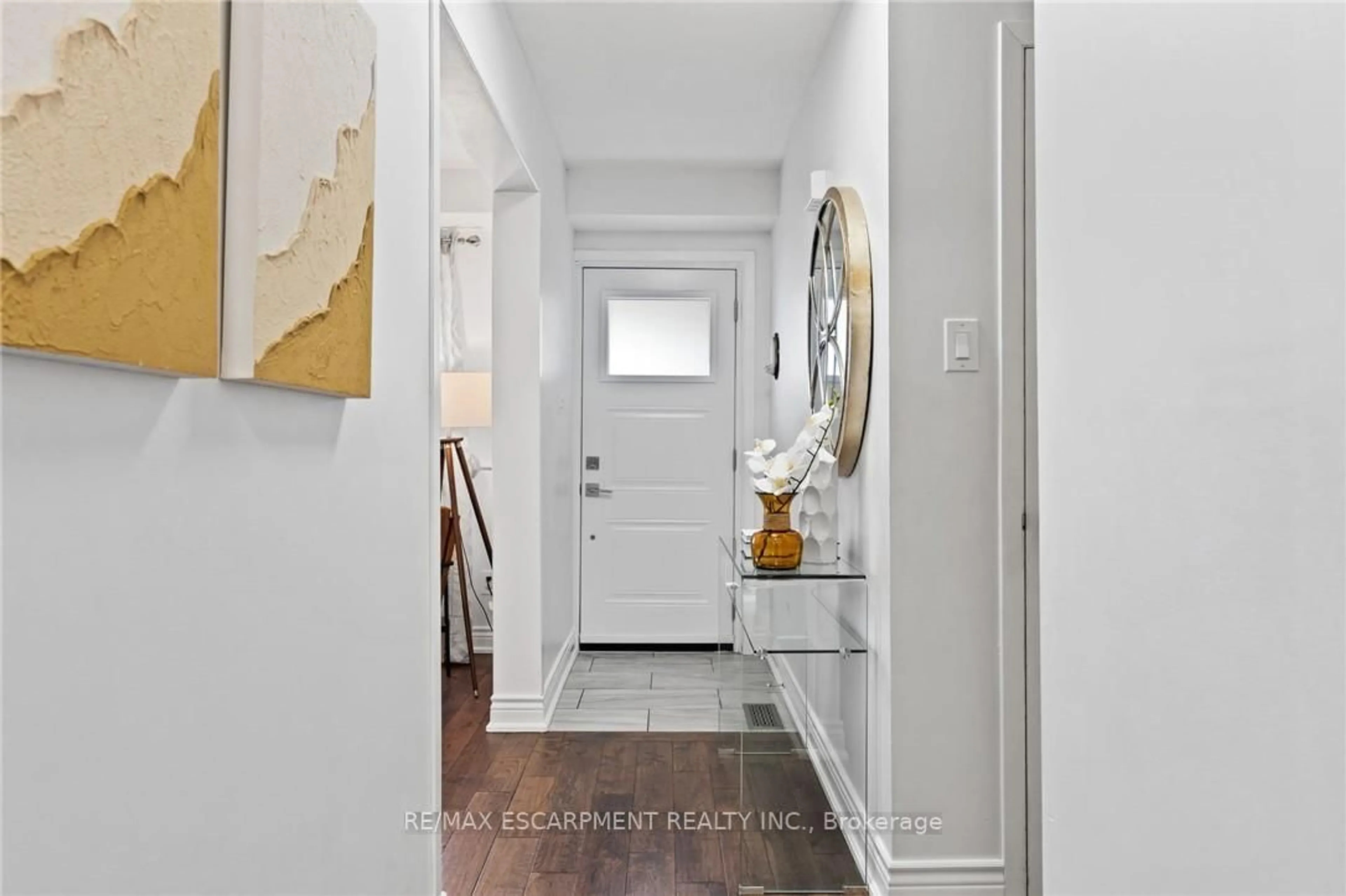 Indoor entryway for 2685 Los Palmas Crt, Mississauga Ontario L5N 2G6