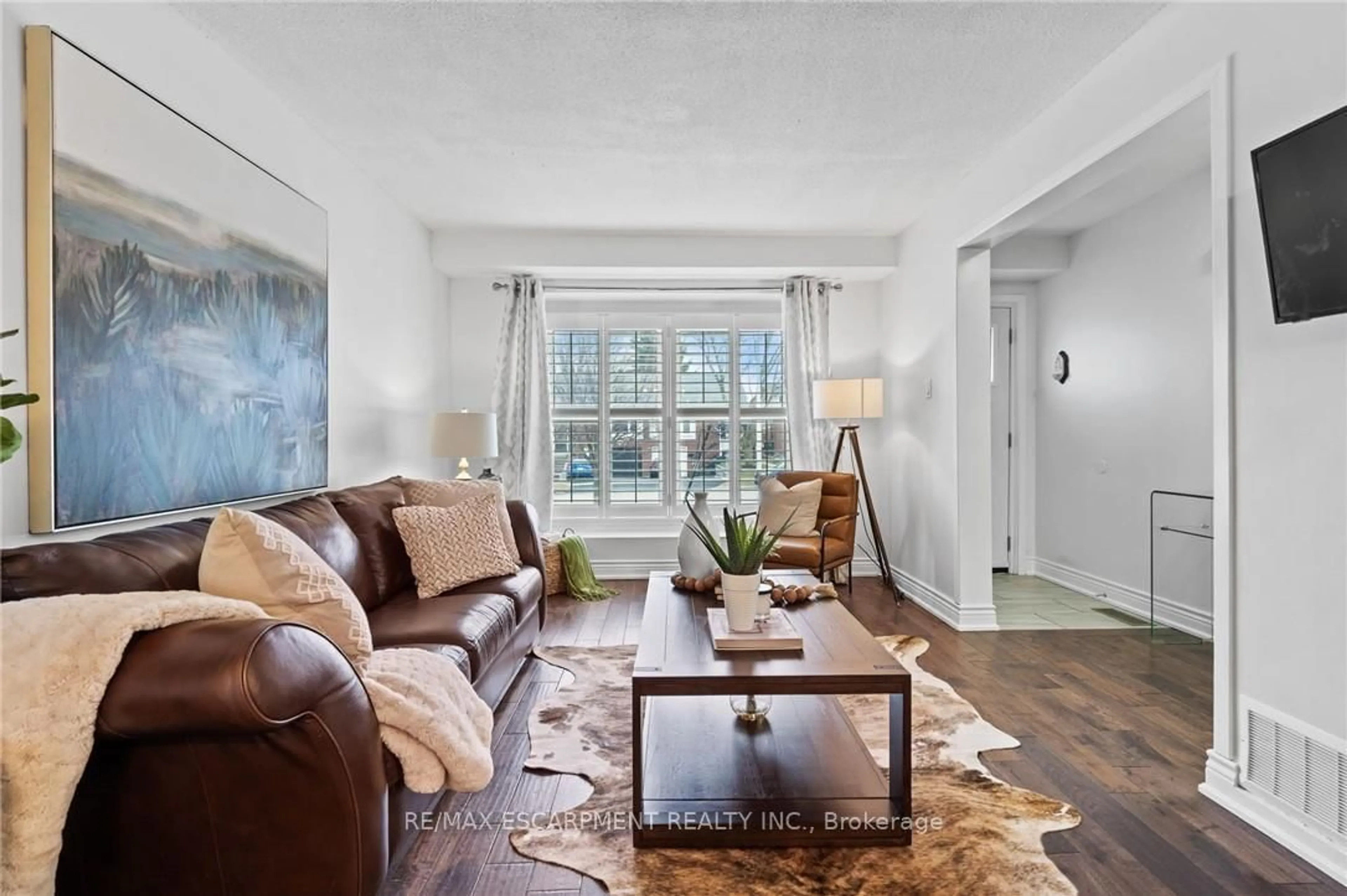 Living room with furniture, unknown for 2685 Los Palmas Crt, Mississauga Ontario L5N 2G6