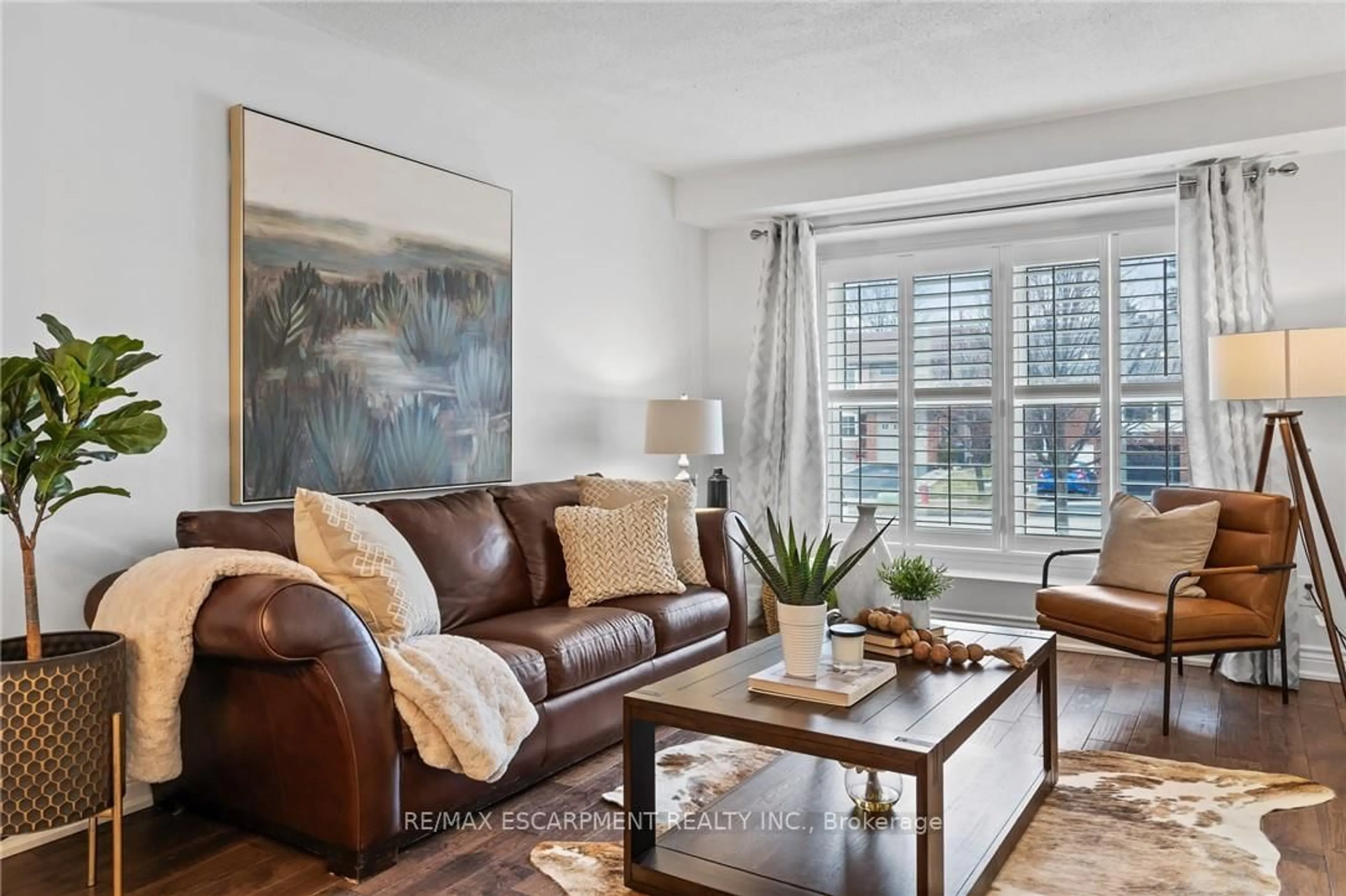 Living room with furniture, unknown for 2685 Los Palmas Crt, Mississauga Ontario L5N 2G6