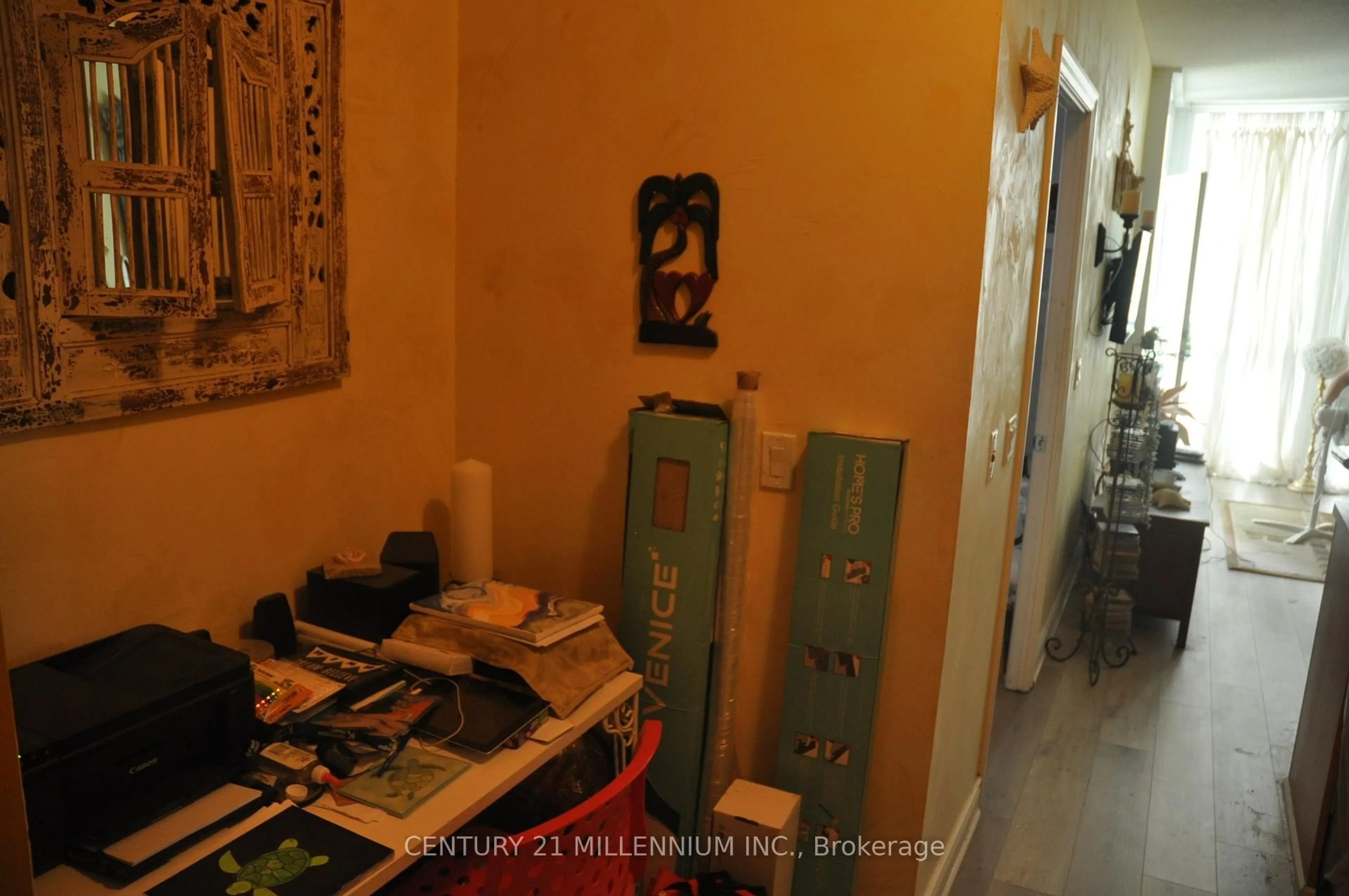 Indoor foyer for 3939 Duke of York Blvd #1405, Mississauga Ontario L5B 4N2