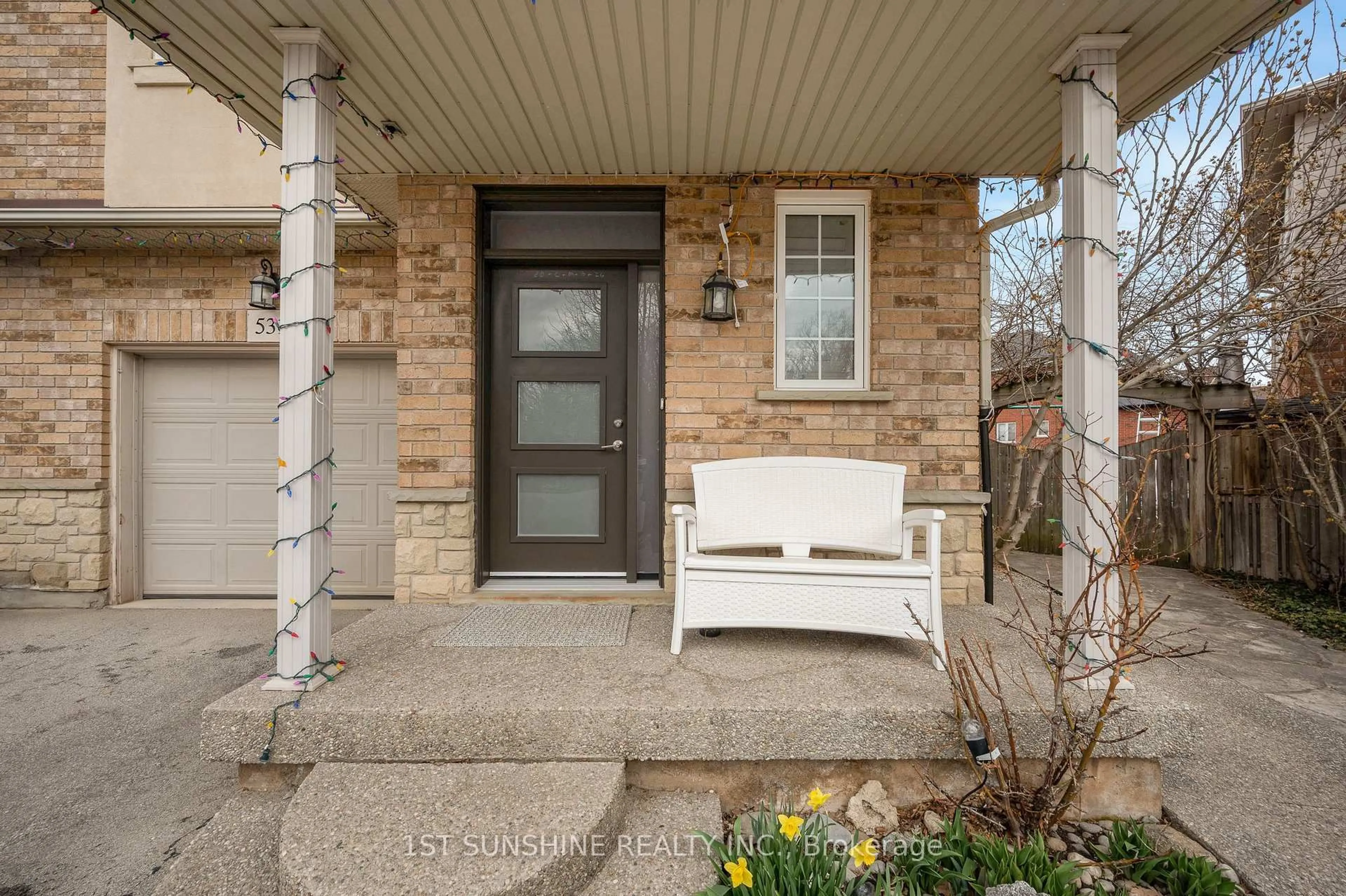 Indoor entryway for 5317 Picketts Way, Burlington Ontario L7L 7J6