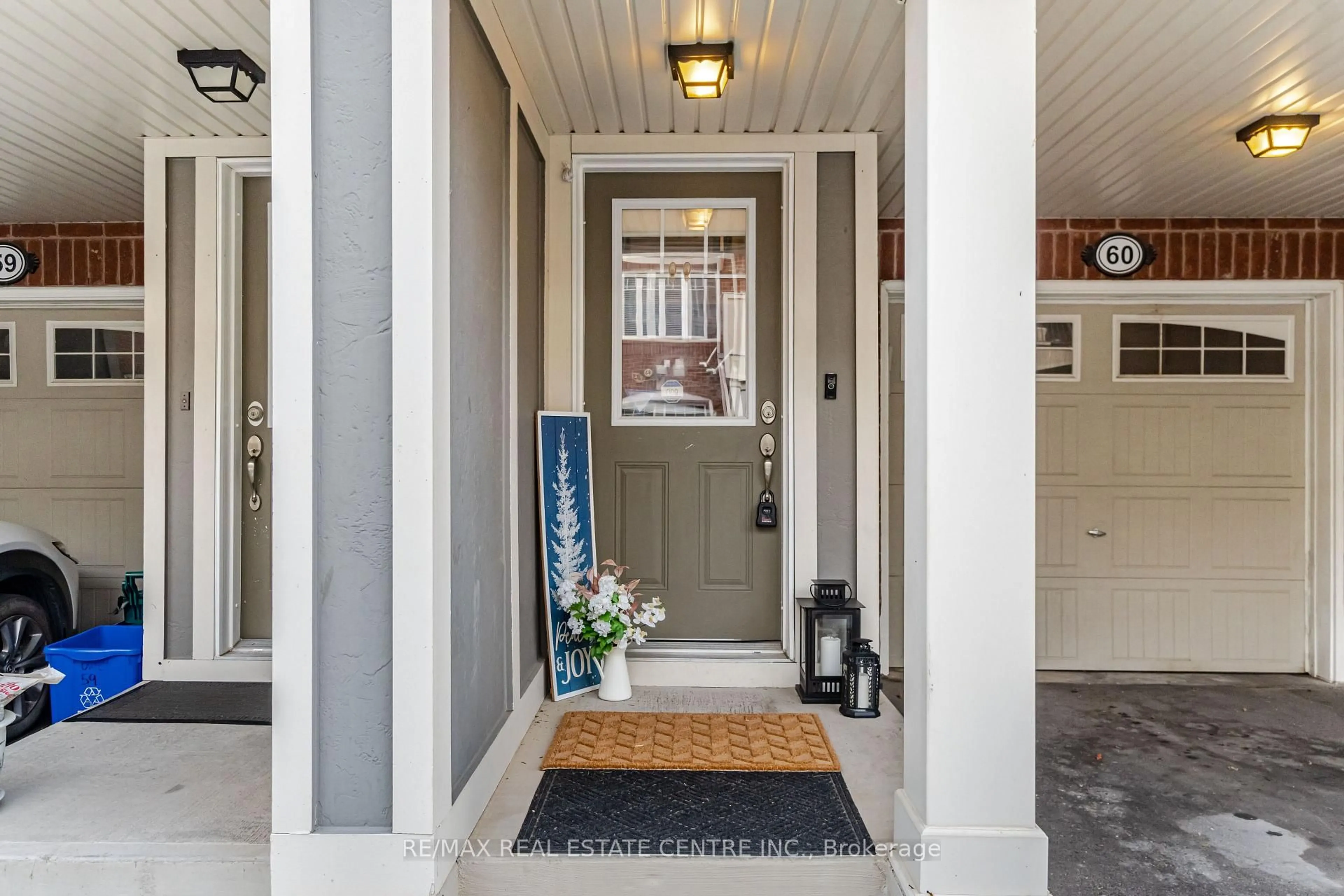 Indoor entryway for 6020 Derry Rd #26, Milton Ontario L9T 8L6