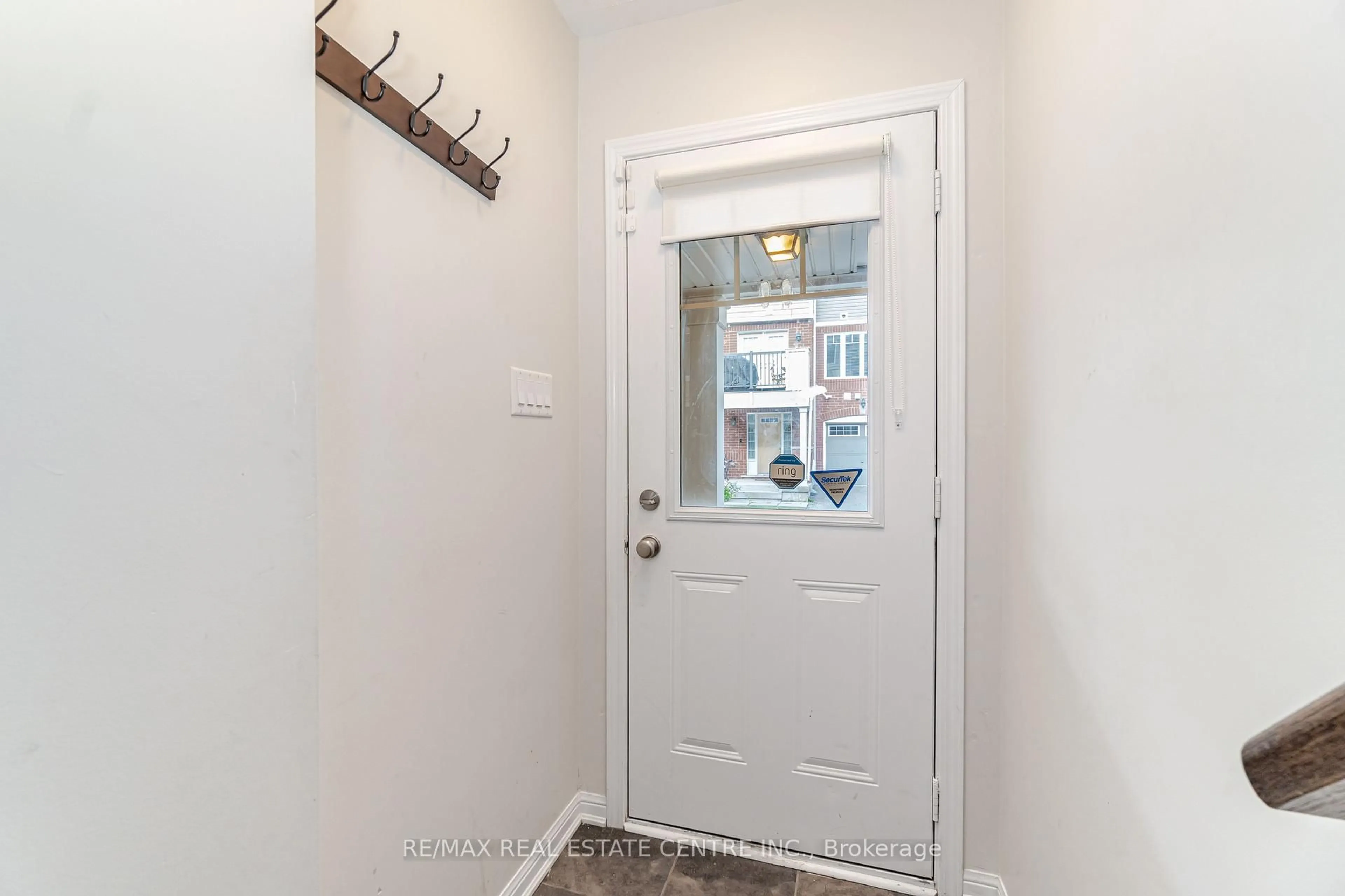 Indoor entryway for 6020 Derry Rd #26, Milton Ontario L9T 8L6