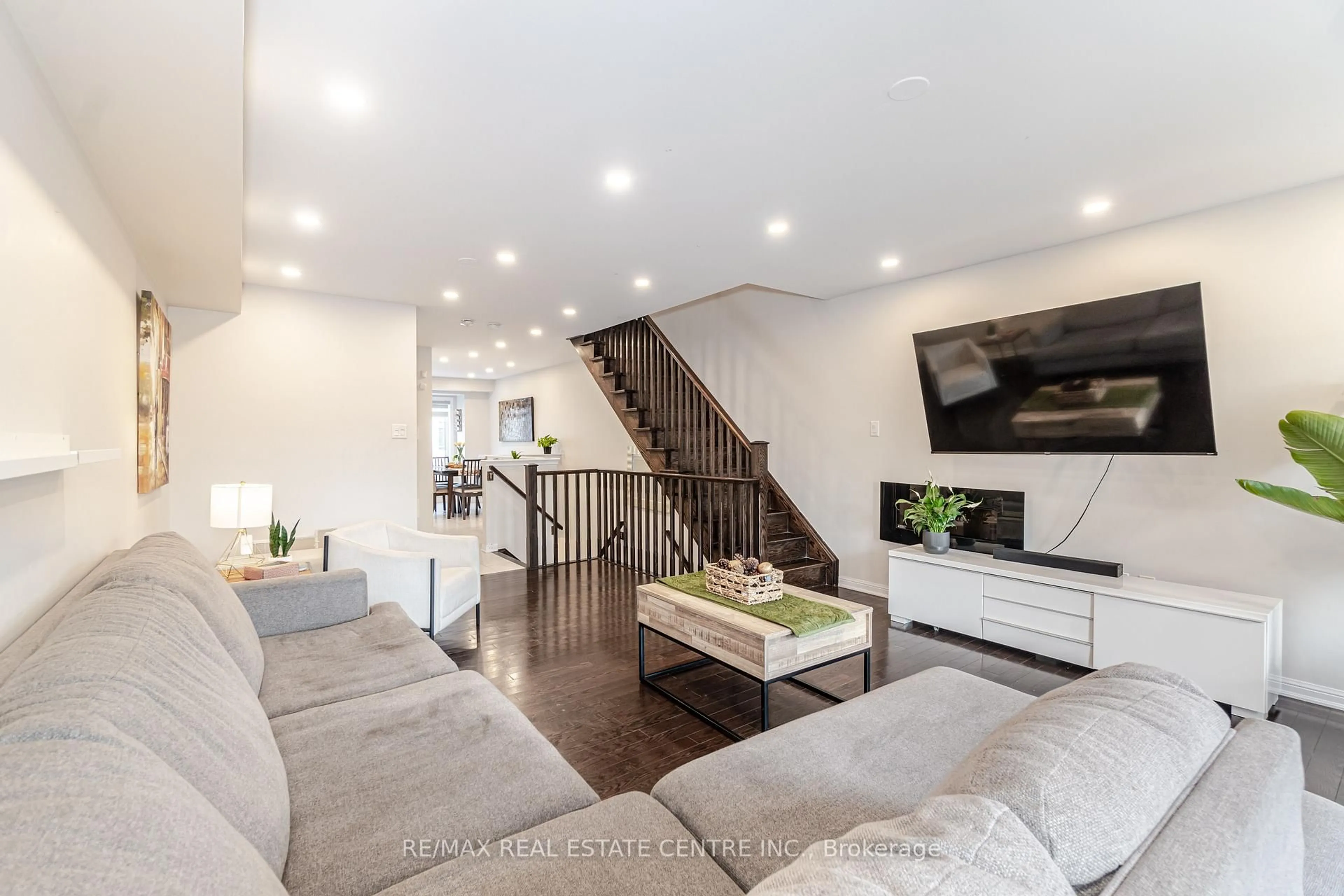 Living room with furniture, unknown for 6020 Derry Rd #26, Milton Ontario L9T 8L6