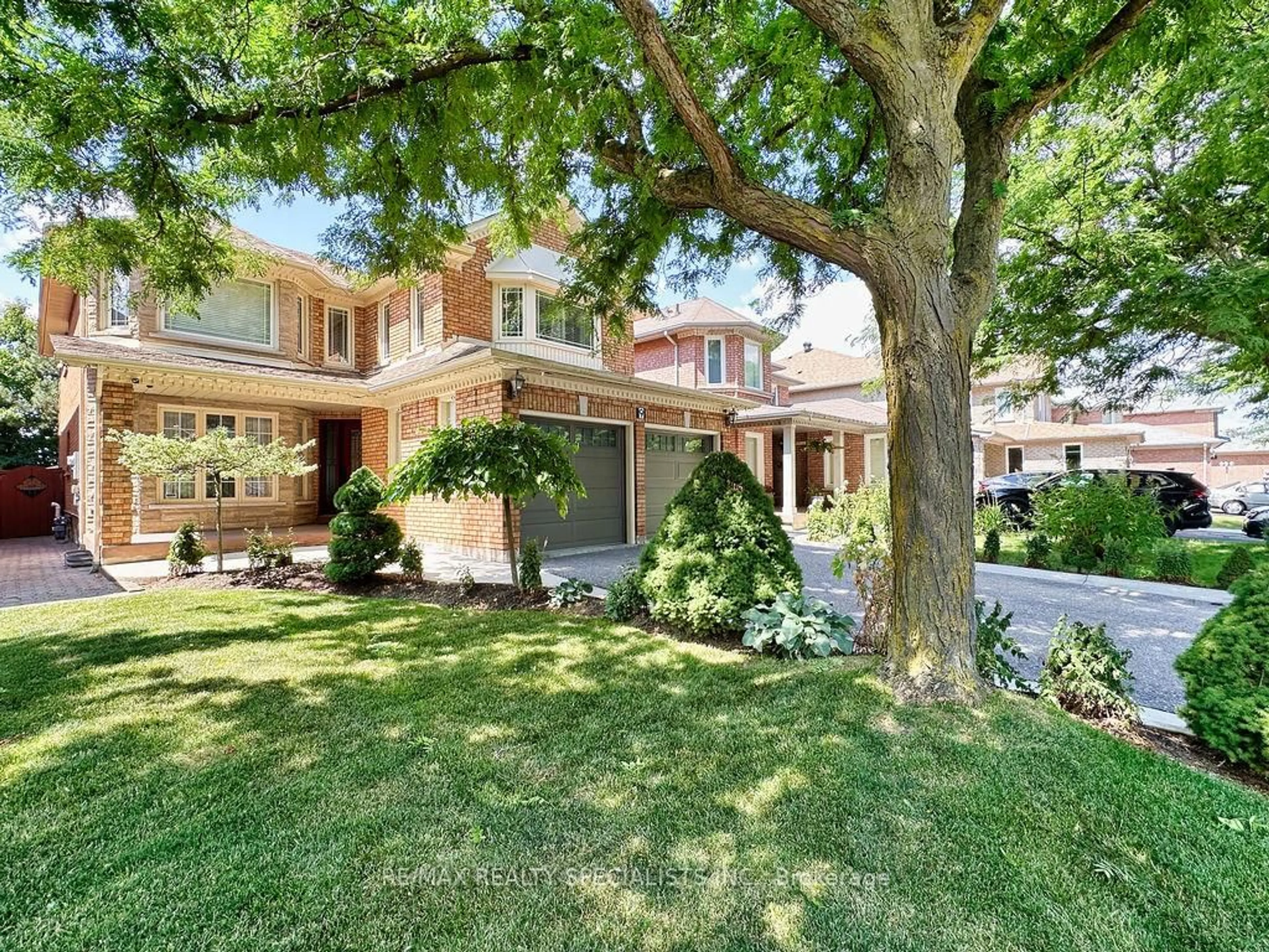 Unknown for 9 Siesta Crt, Brampton Ontario L6R 1P2