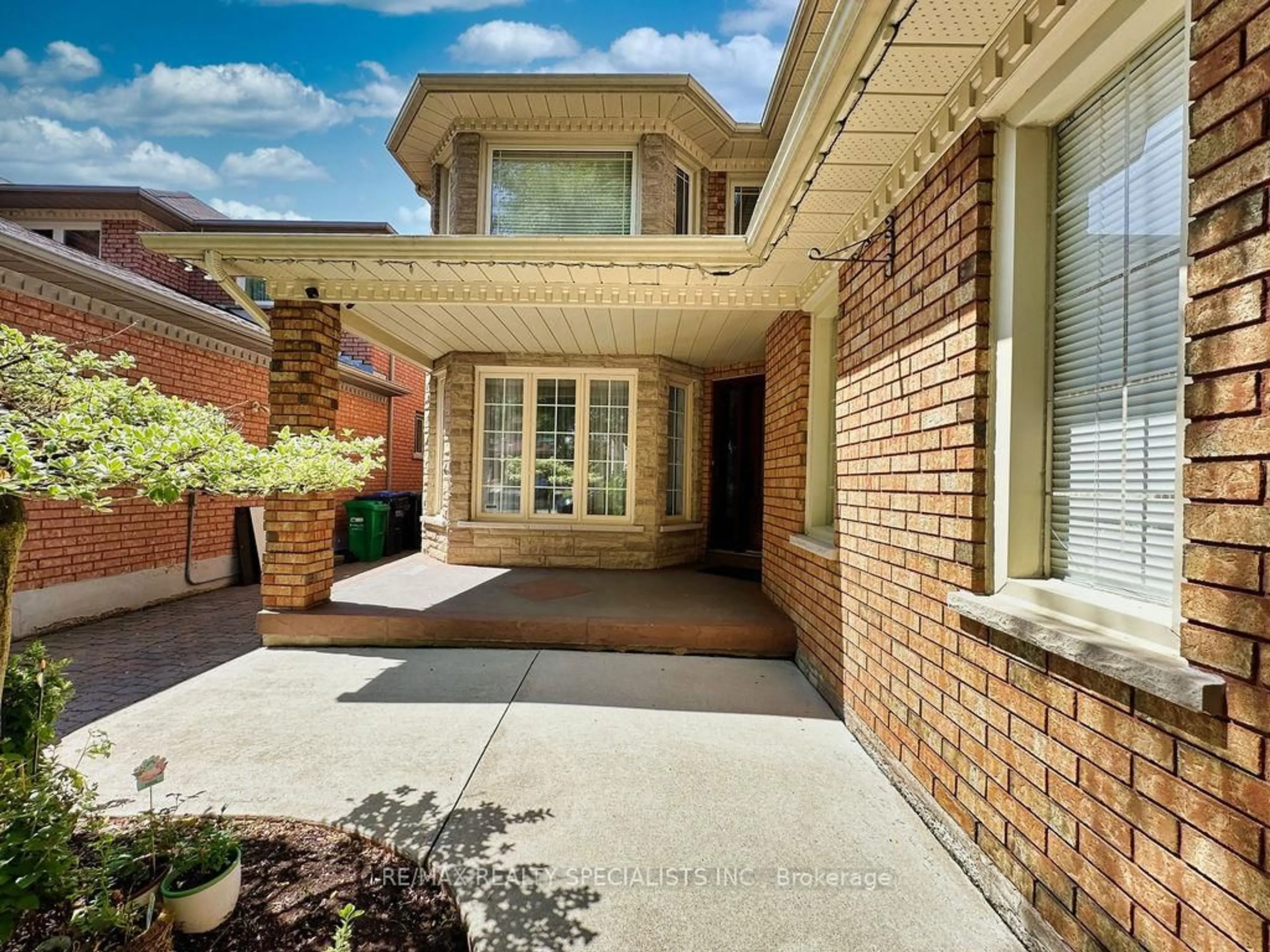 Home with brick exterior material, street for 9 Siesta Crt, Brampton Ontario L6R 1P2