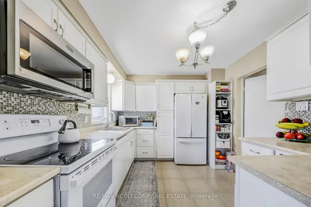 30 Mayberry Crt, Brampton 5