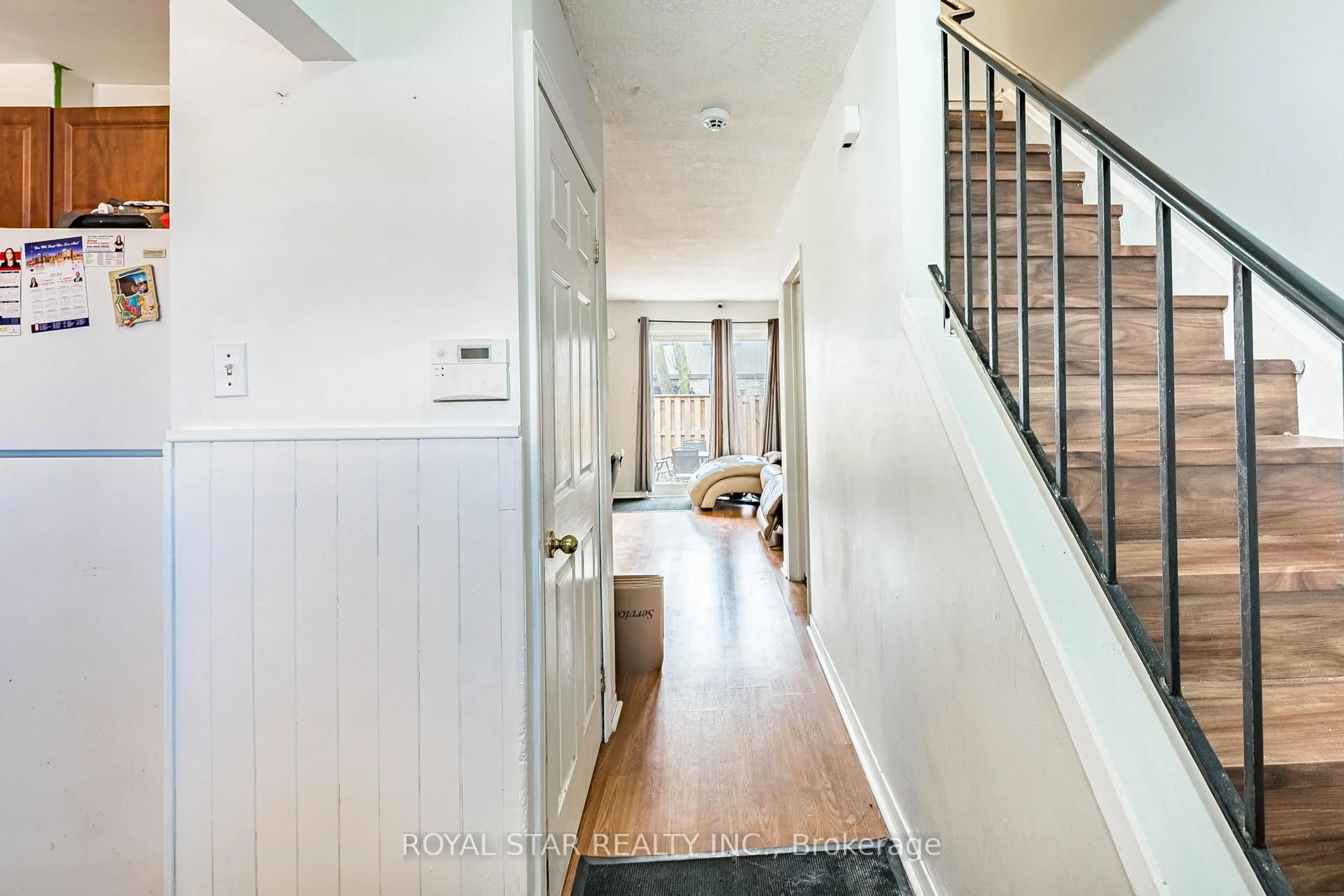 Indoor entryway for 105 Hansen Rd #99, Brampton Ontario L6V 3C9