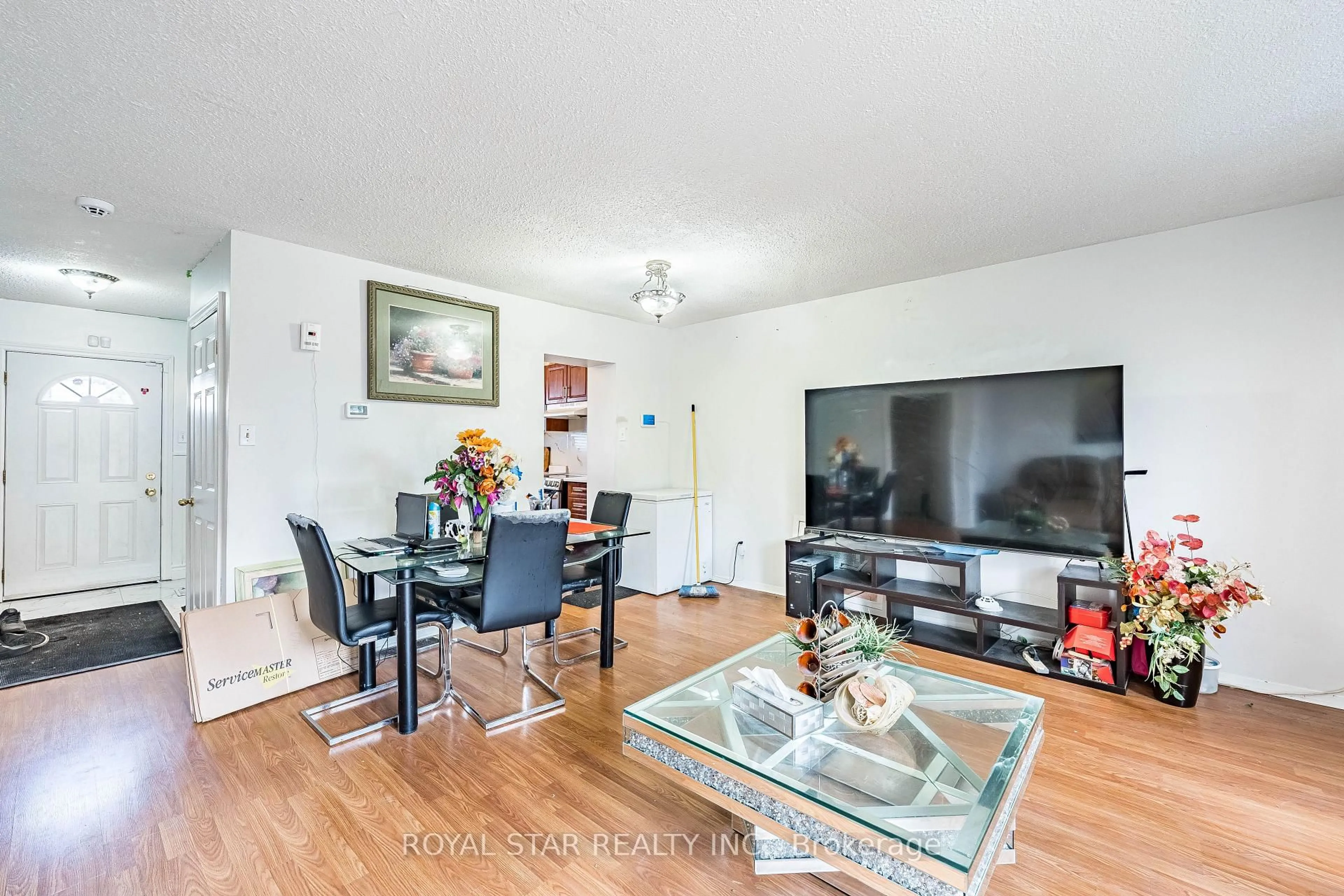 Living room with furniture, wood/laminate floor for 105 Hansen Rd #99, Brampton Ontario L6V 3C9