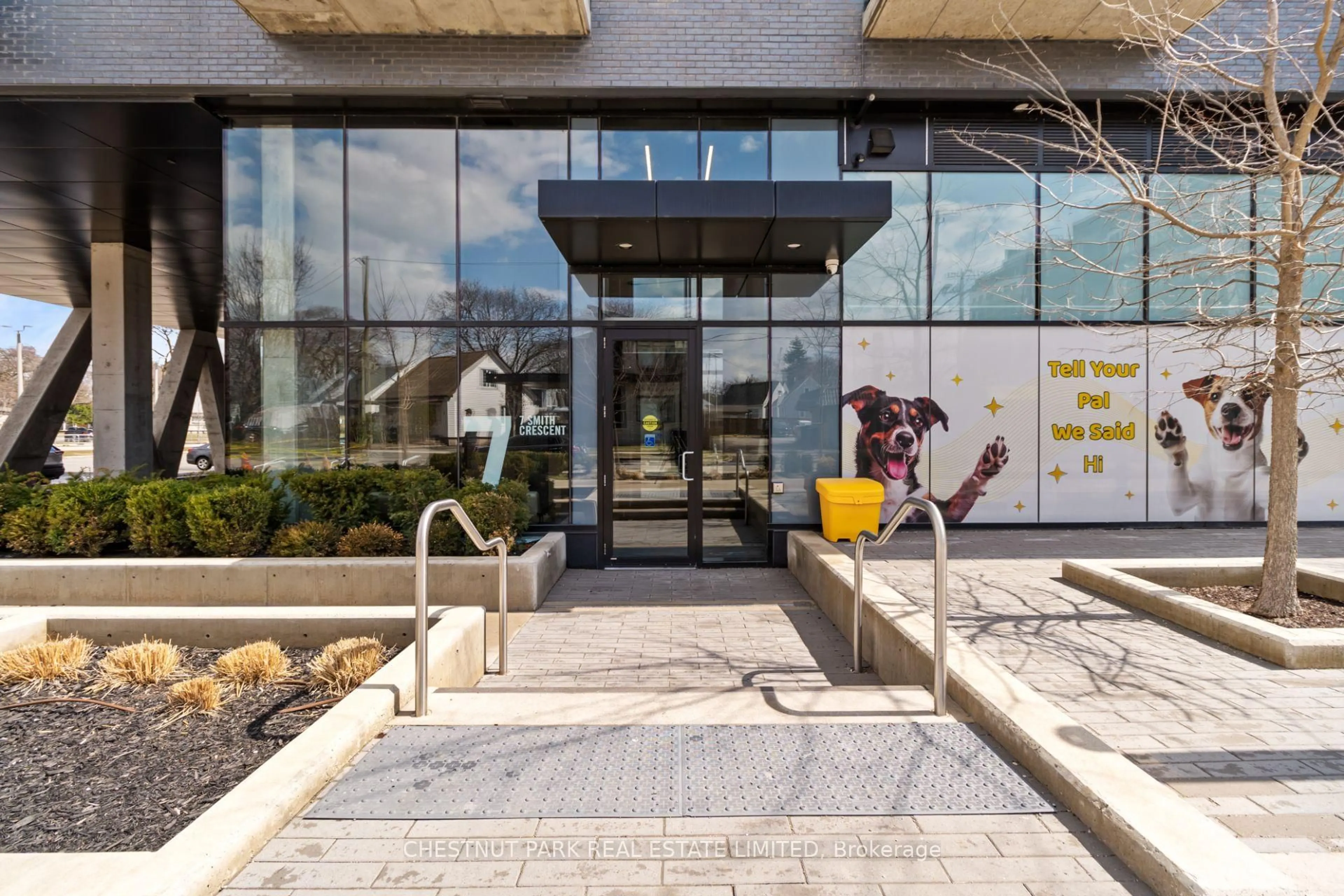 Unknown for 7 Smith Cres #813, Toronto Ontario M8Z 0G3