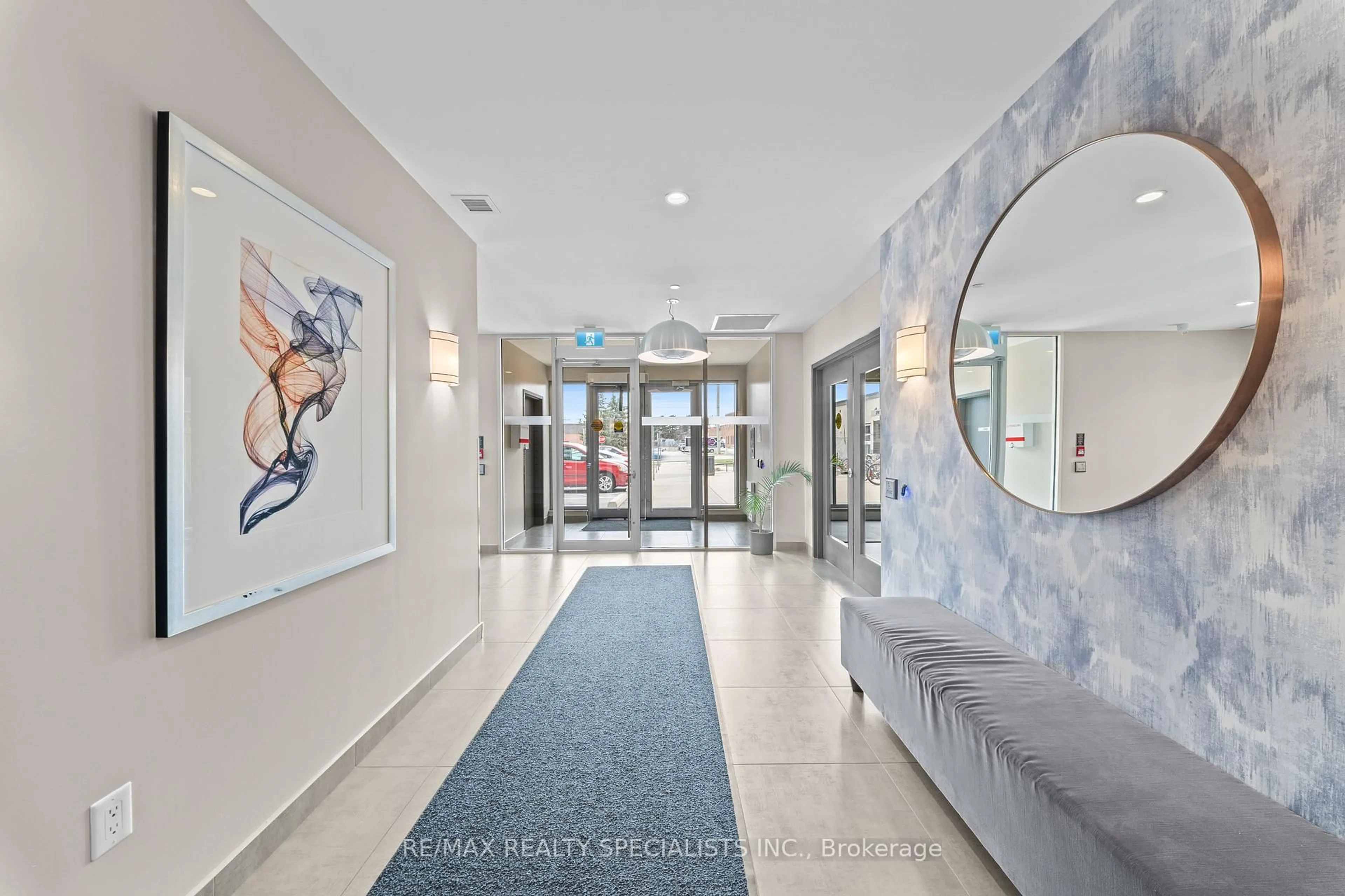 Indoor foyer for 716 Main St #407, Milton Ontario L9T 3P6