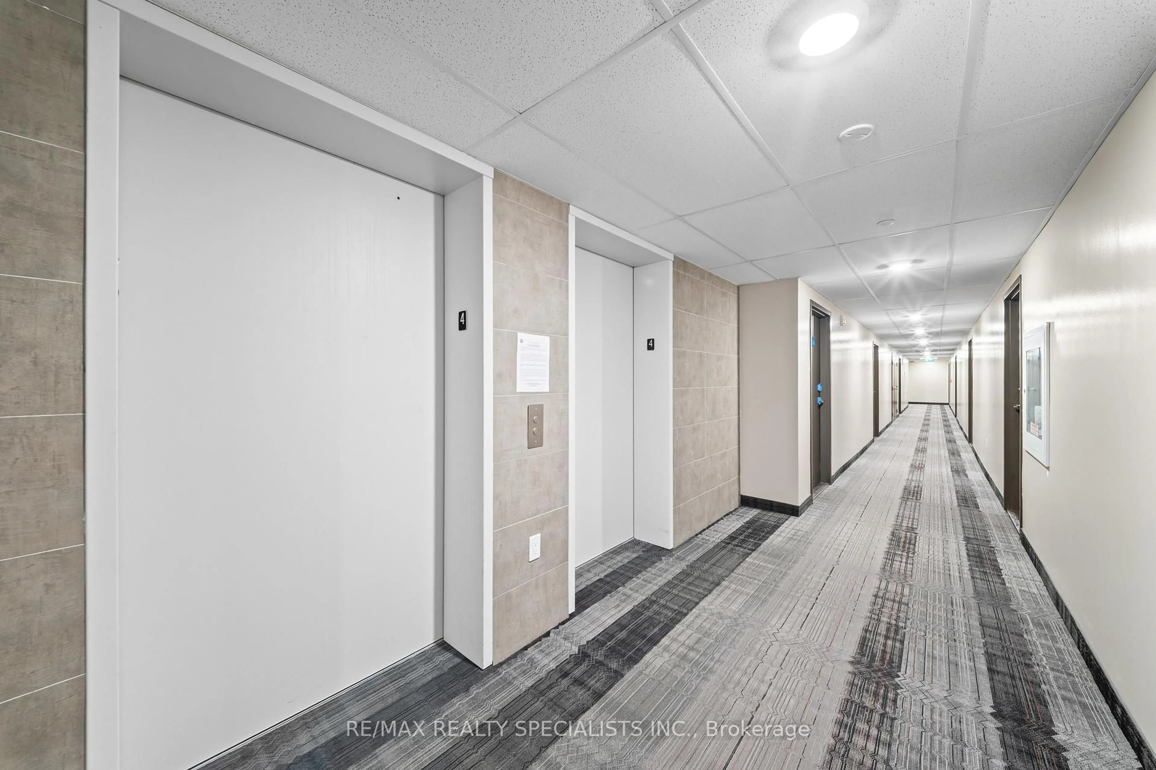 Indoor foyer for 716 Main St #407, Milton Ontario L9T 3P6