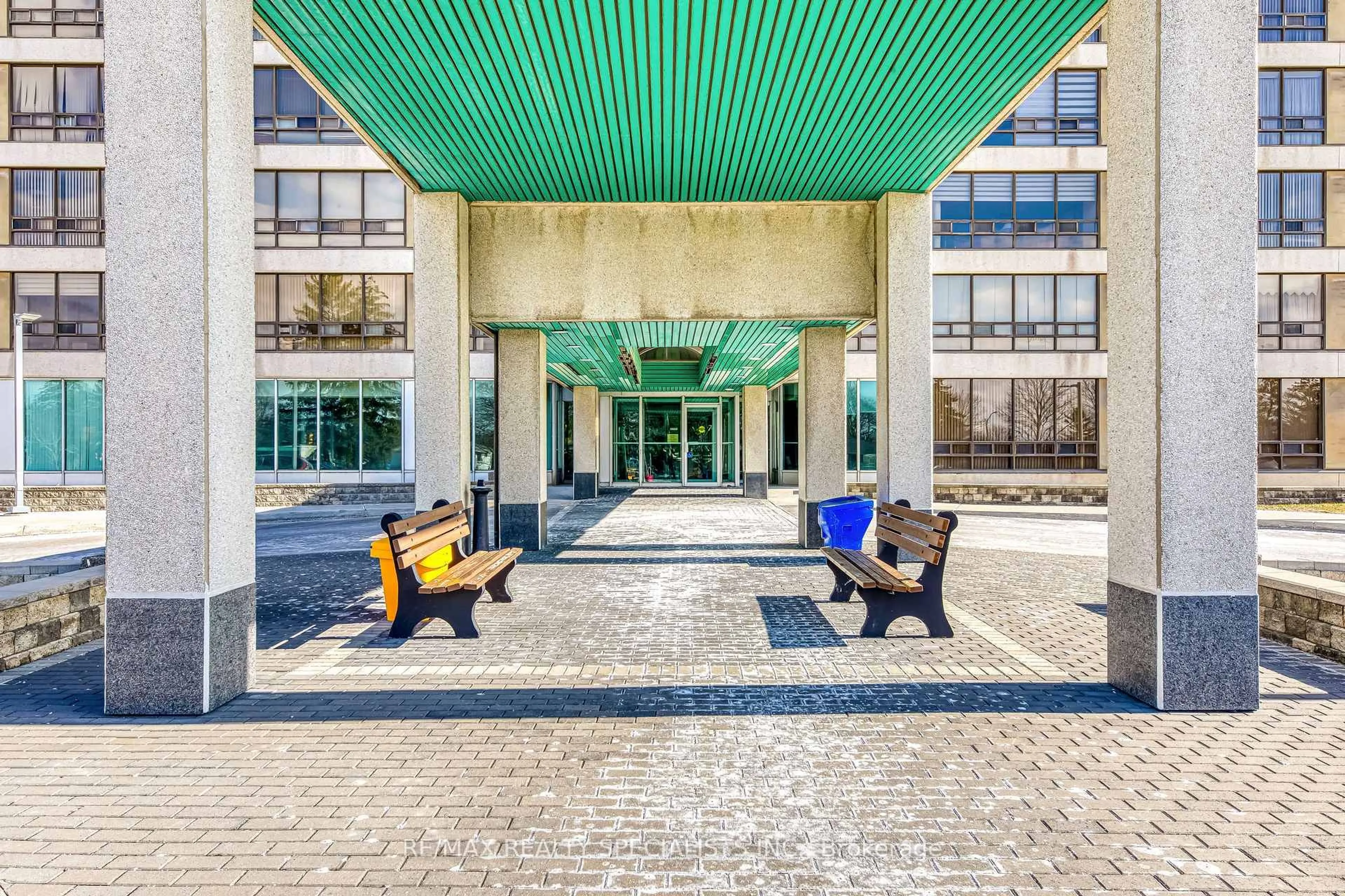 Lobby for 320 Mill St #1111, Brampton Ontario L6Y 3V2