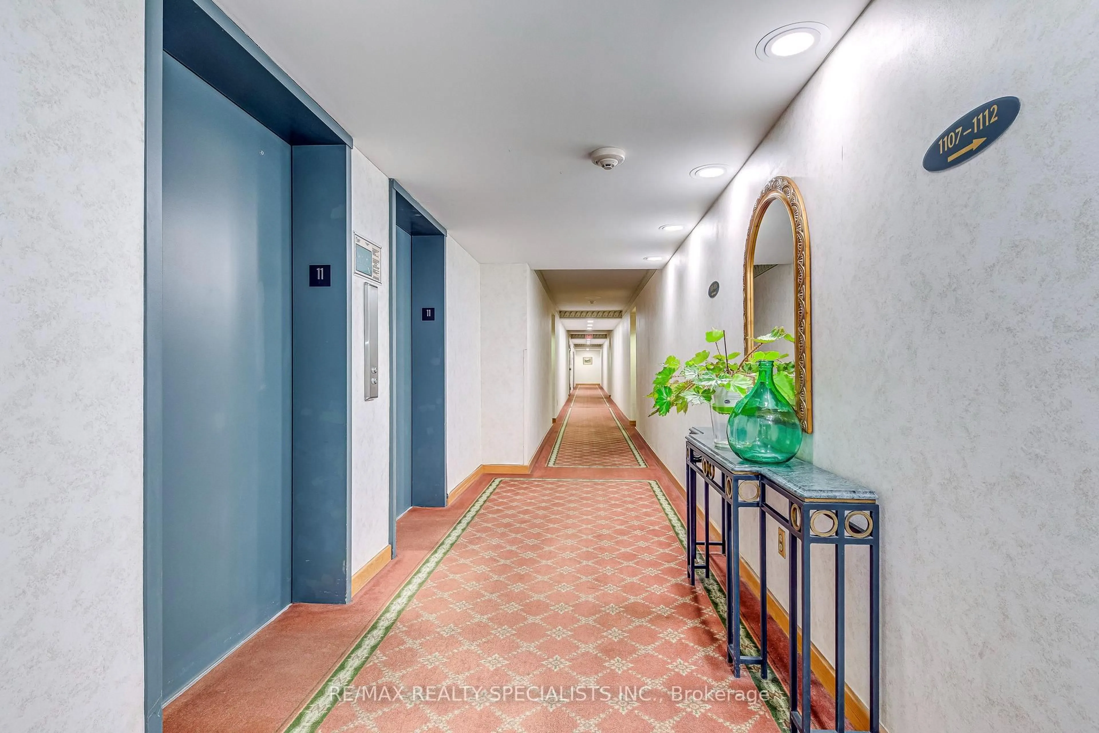 Indoor foyer for 320 Mill St #1111, Brampton Ontario L6Y 3V2