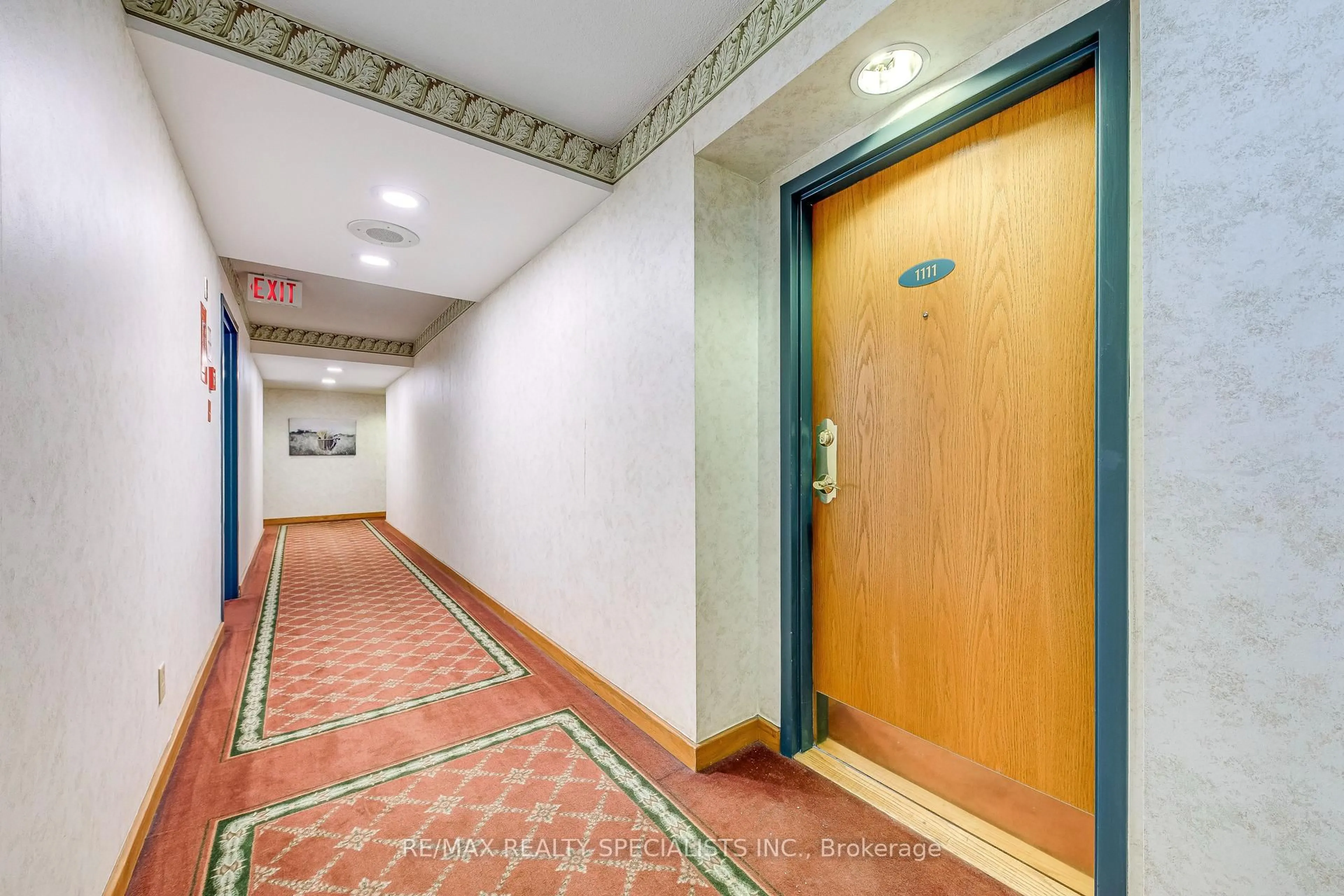 Indoor foyer for 320 Mill St #1111, Brampton Ontario L6Y 3V2