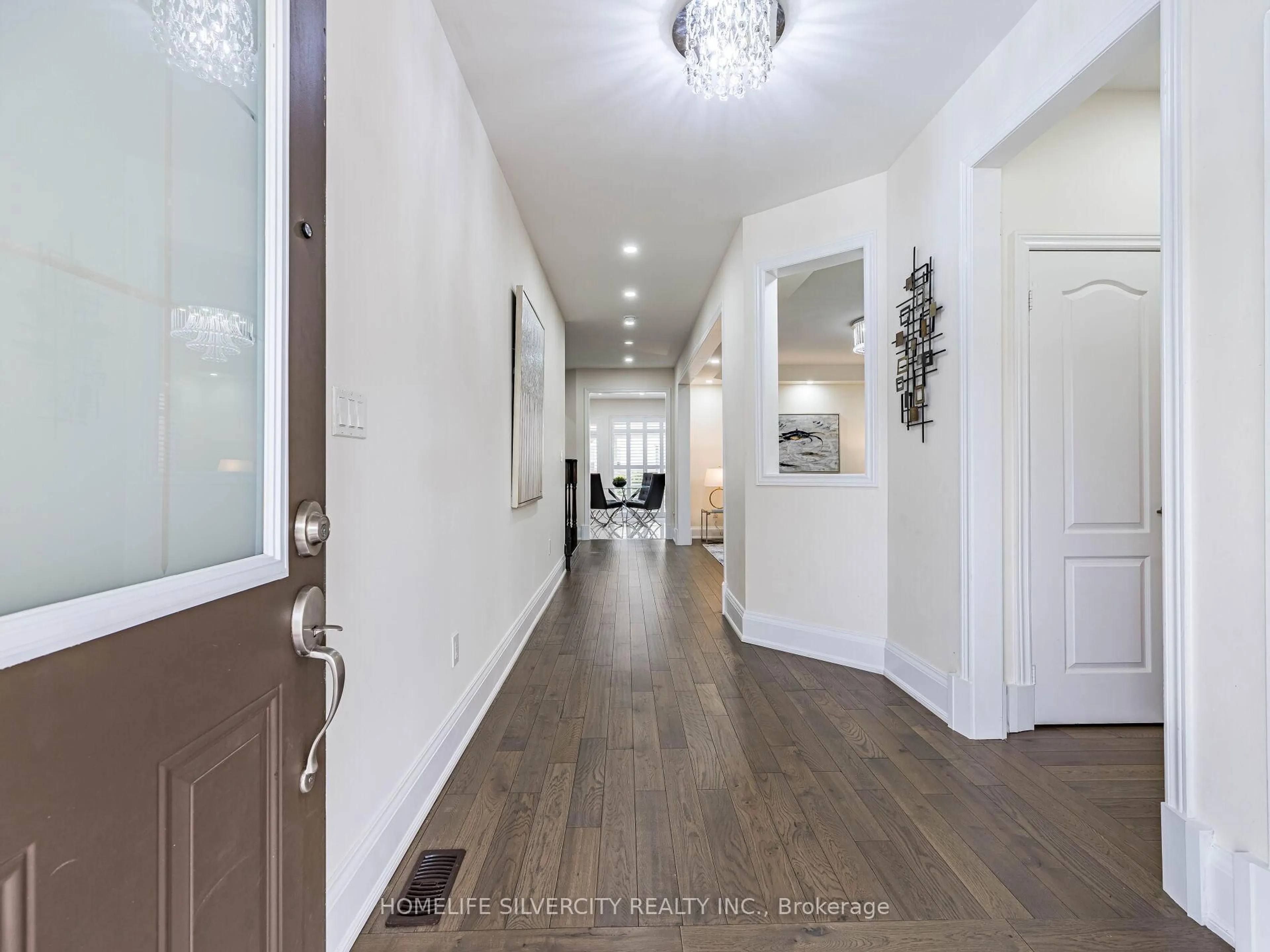 Indoor entryway for 16 Cloncurry St, Brampton Ontario L6P 4G3