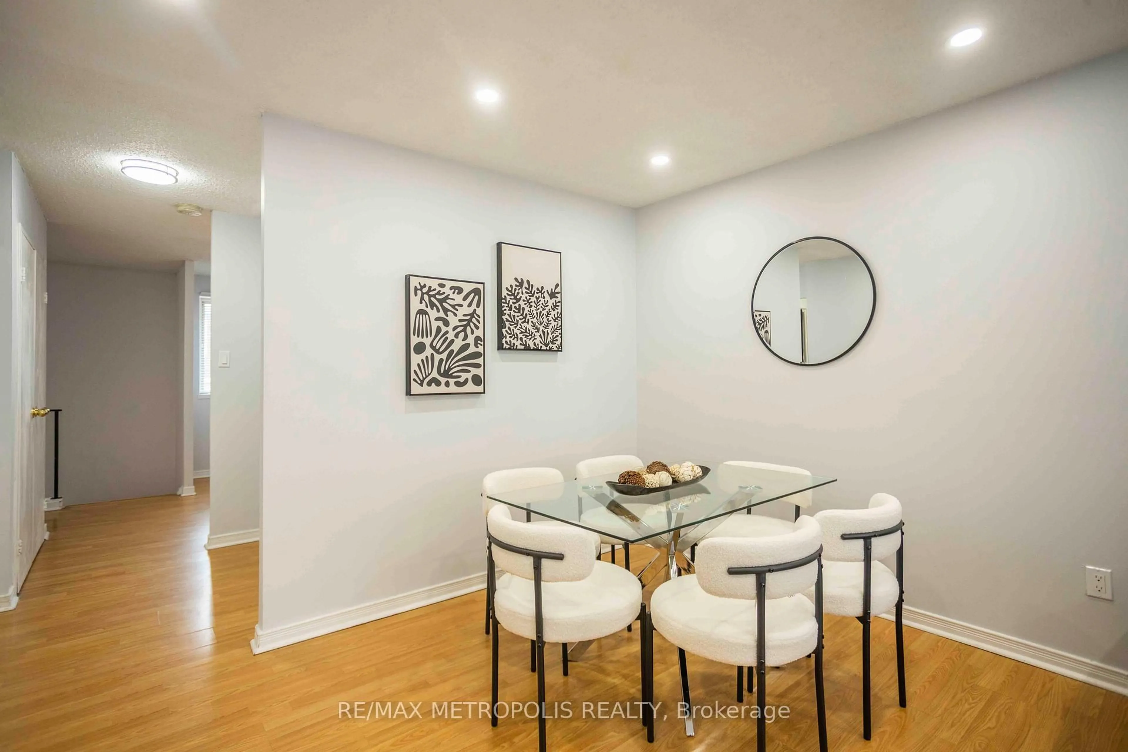 Dining room, wood/laminate floor for 2170 Bromsgrove Rd #189, Mississauga Ontario L5J 4J2