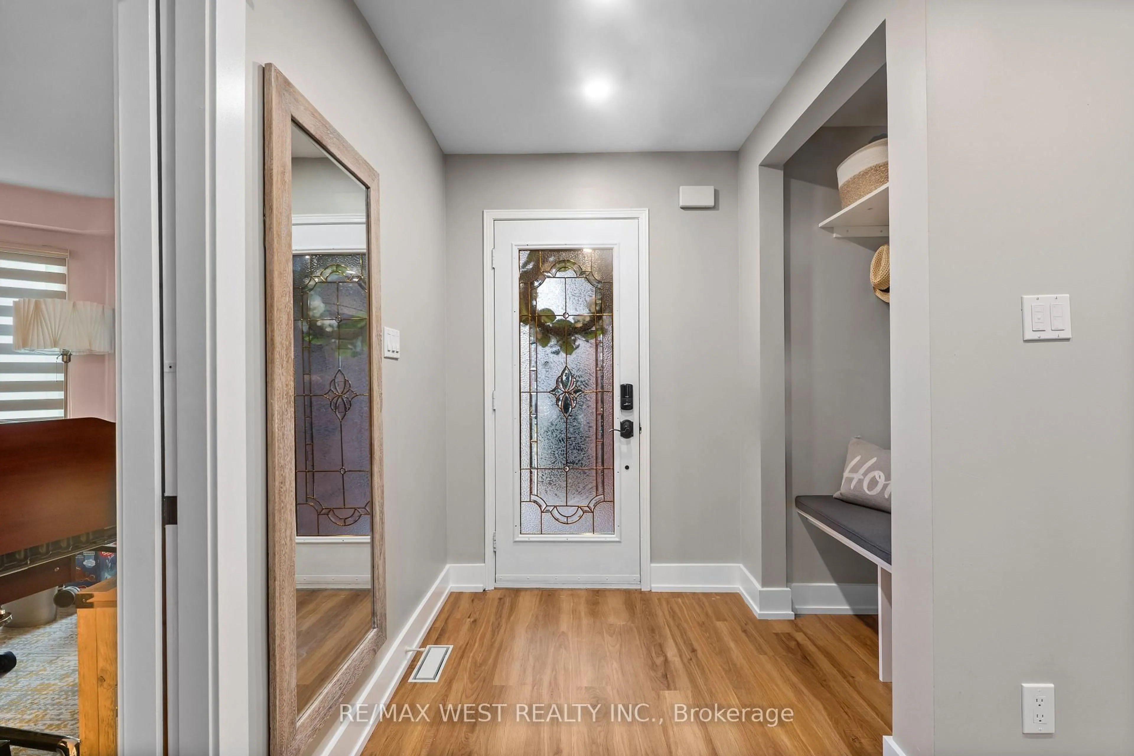 Indoor entryway for 12 Berrydown Dr, Caledon Ontario L7E 1L8