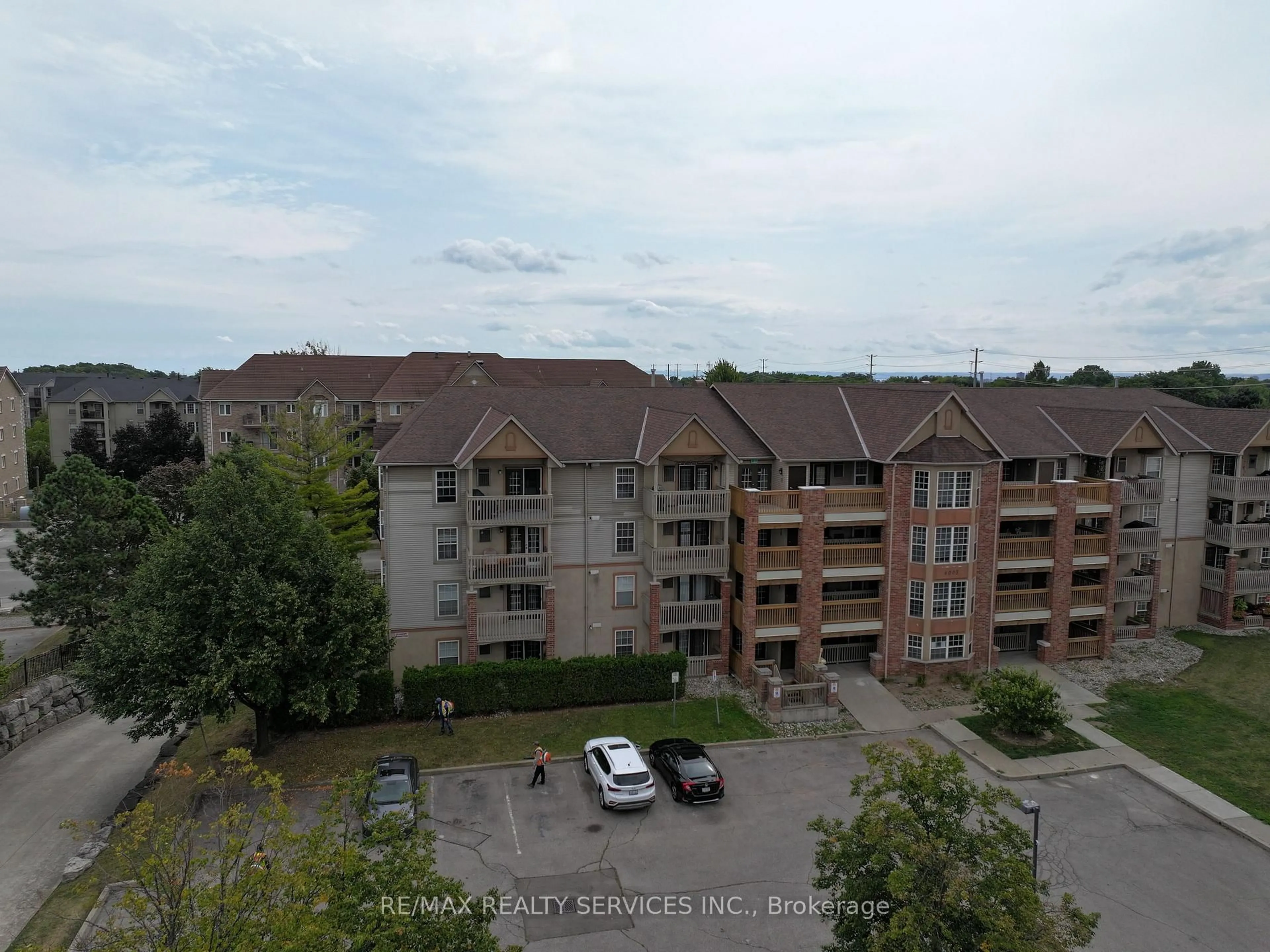 A pic from outside/outdoor area/front of a property/back of a property/a pic from drone, city buildings view from balcony for 4005 Kilmer Dr #412, Burlington Ontario L7M 4M2
