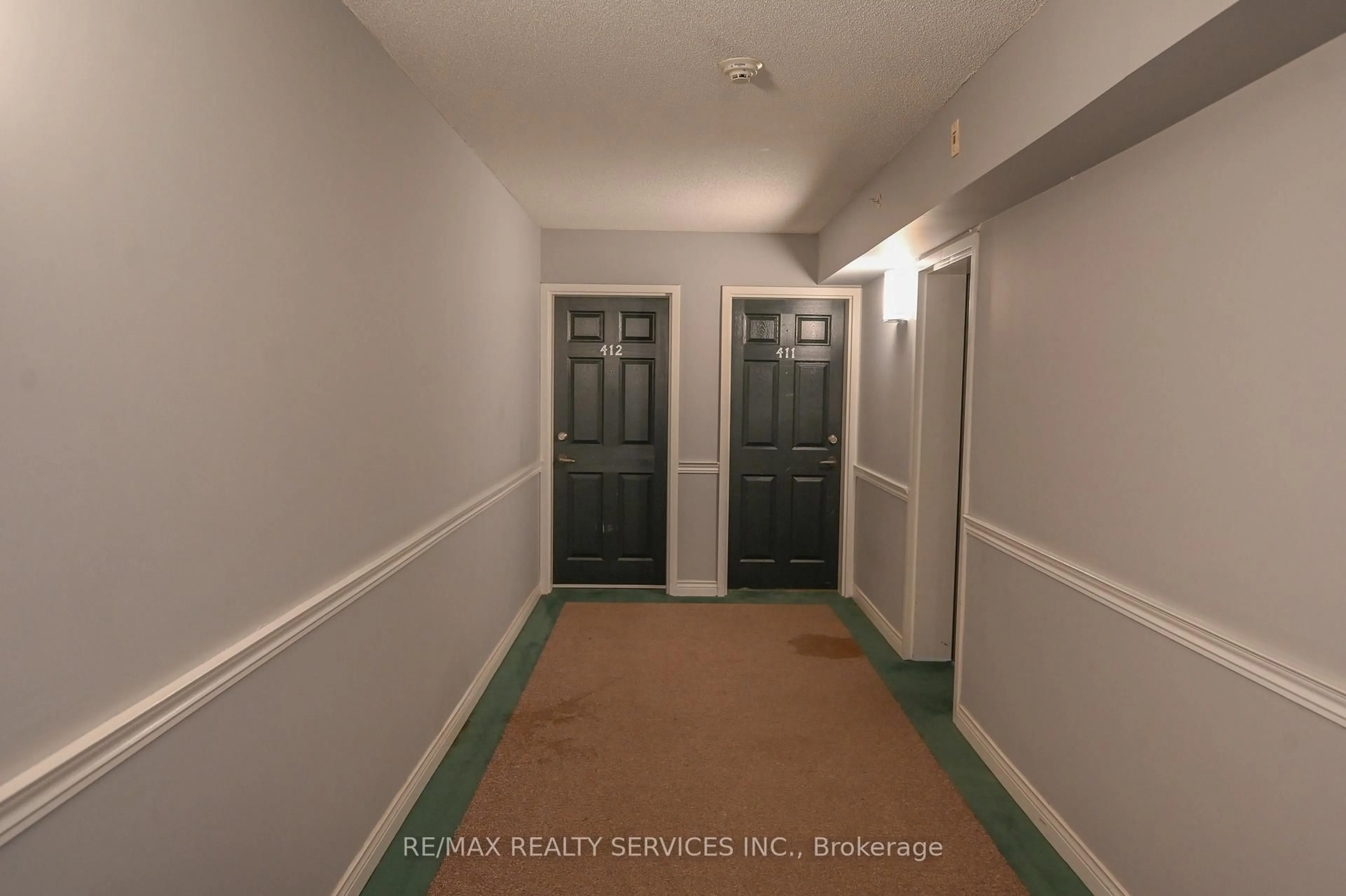 Indoor entryway for 4005 Kilmer Dr #412, Burlington Ontario L7M 4M2