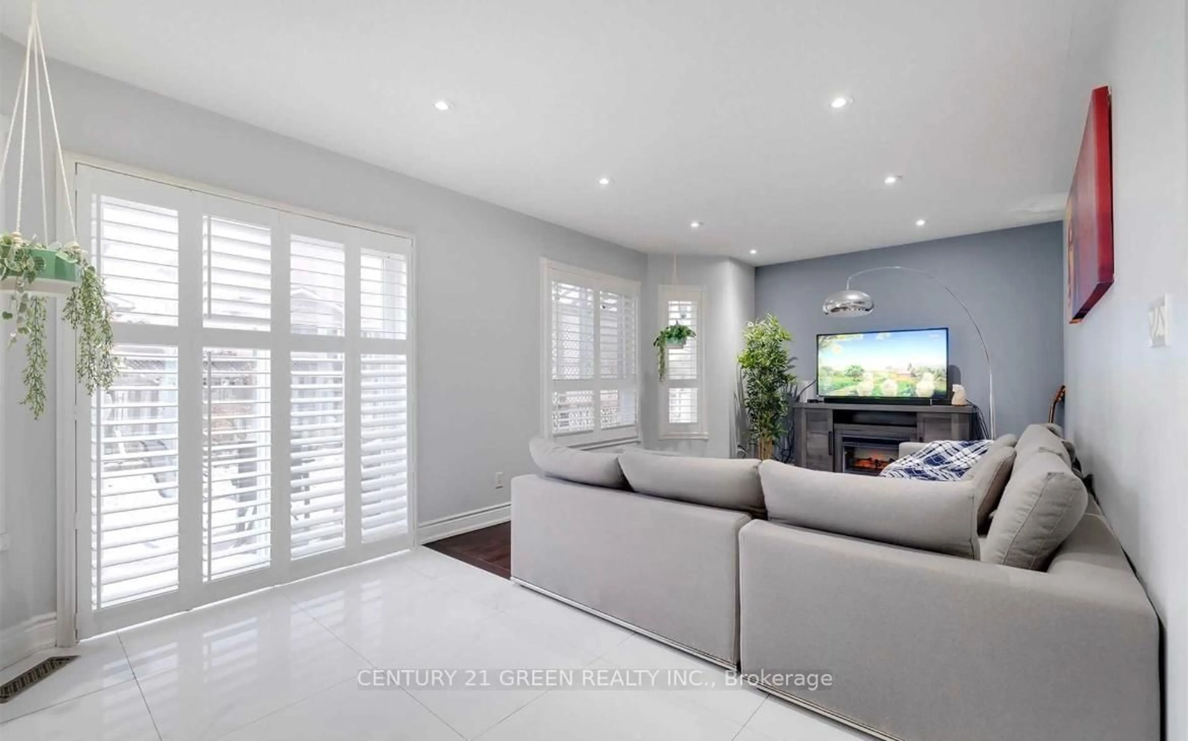 Living room with furniture, unknown for 5623 Whitehorn Ave, Mississauga Ontario L5V 2H1