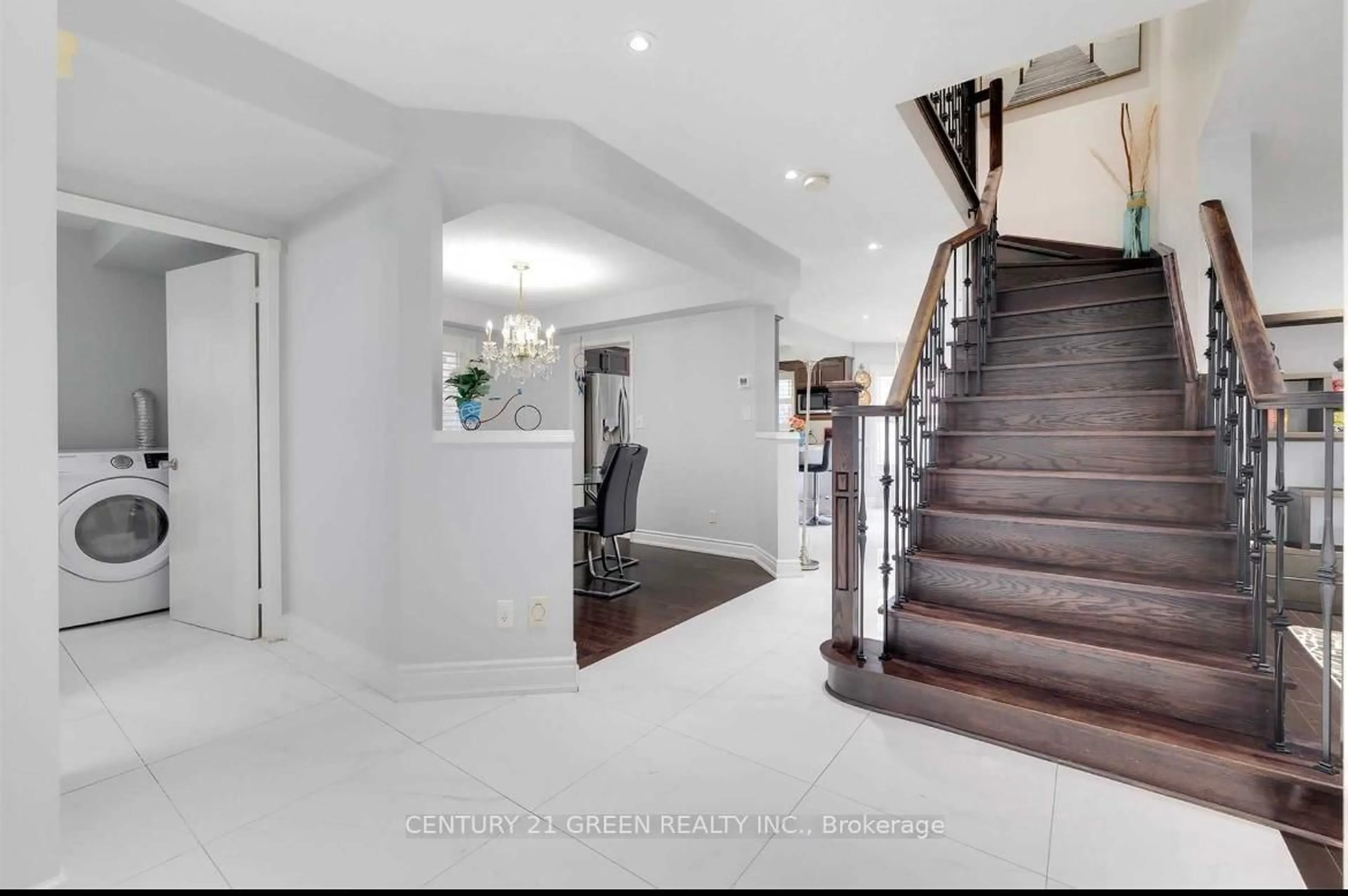 Unknown for 5623 Whitehorn Ave, Mississauga Ontario L5V 2H1