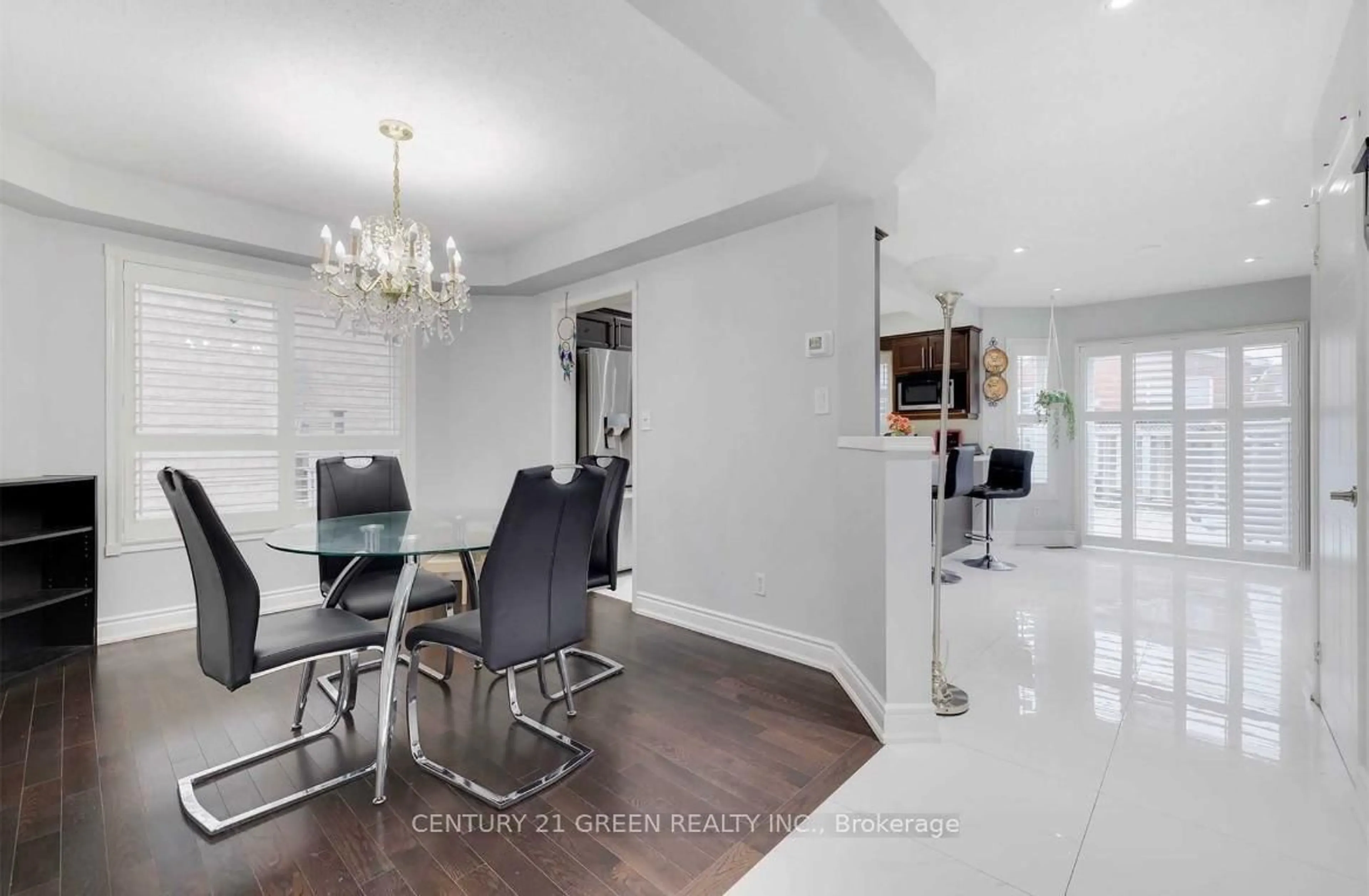 Dining room, ceramic/tile floor for 5623 Whitehorn Ave, Mississauga Ontario L5V 2H1