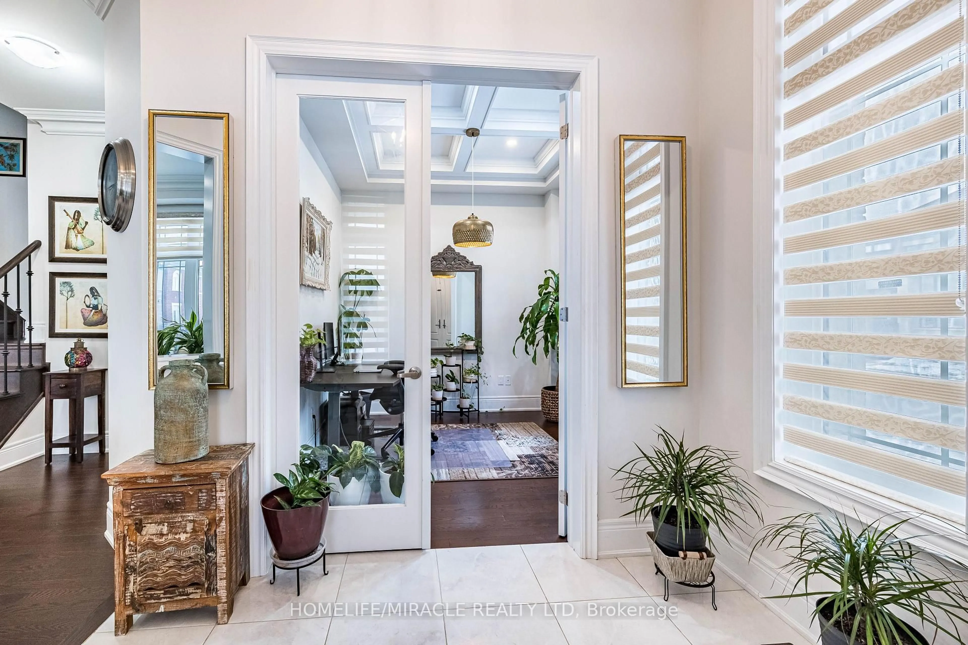 Indoor entryway for 22 Longevity Rd, Brampton Ontario L6X 5P3