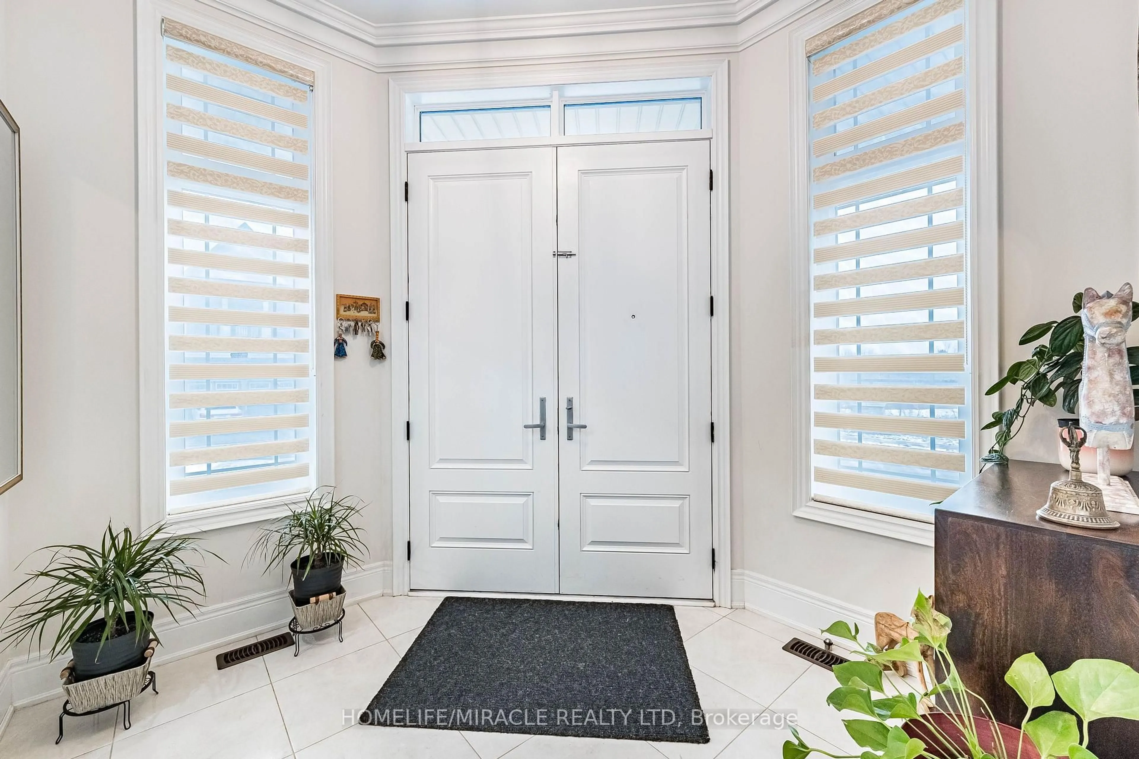 Indoor entryway for 22 Longevity Rd, Brampton Ontario L6X 5P3