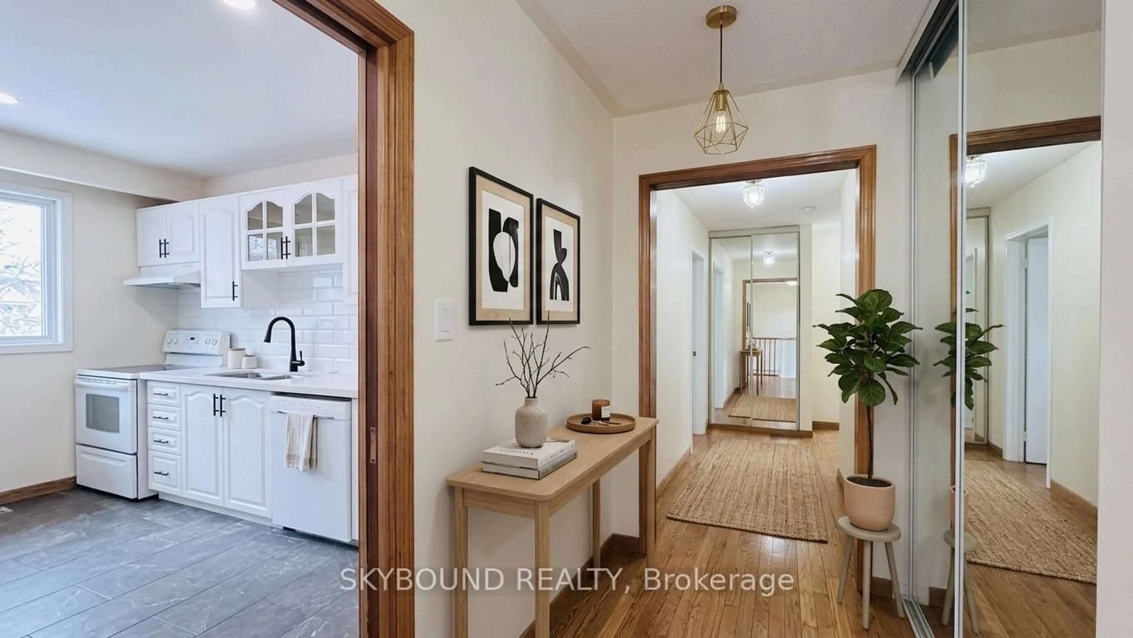 Indoor entryway for 1298 Forest Hill, Oakville Ontario L6H 2S4