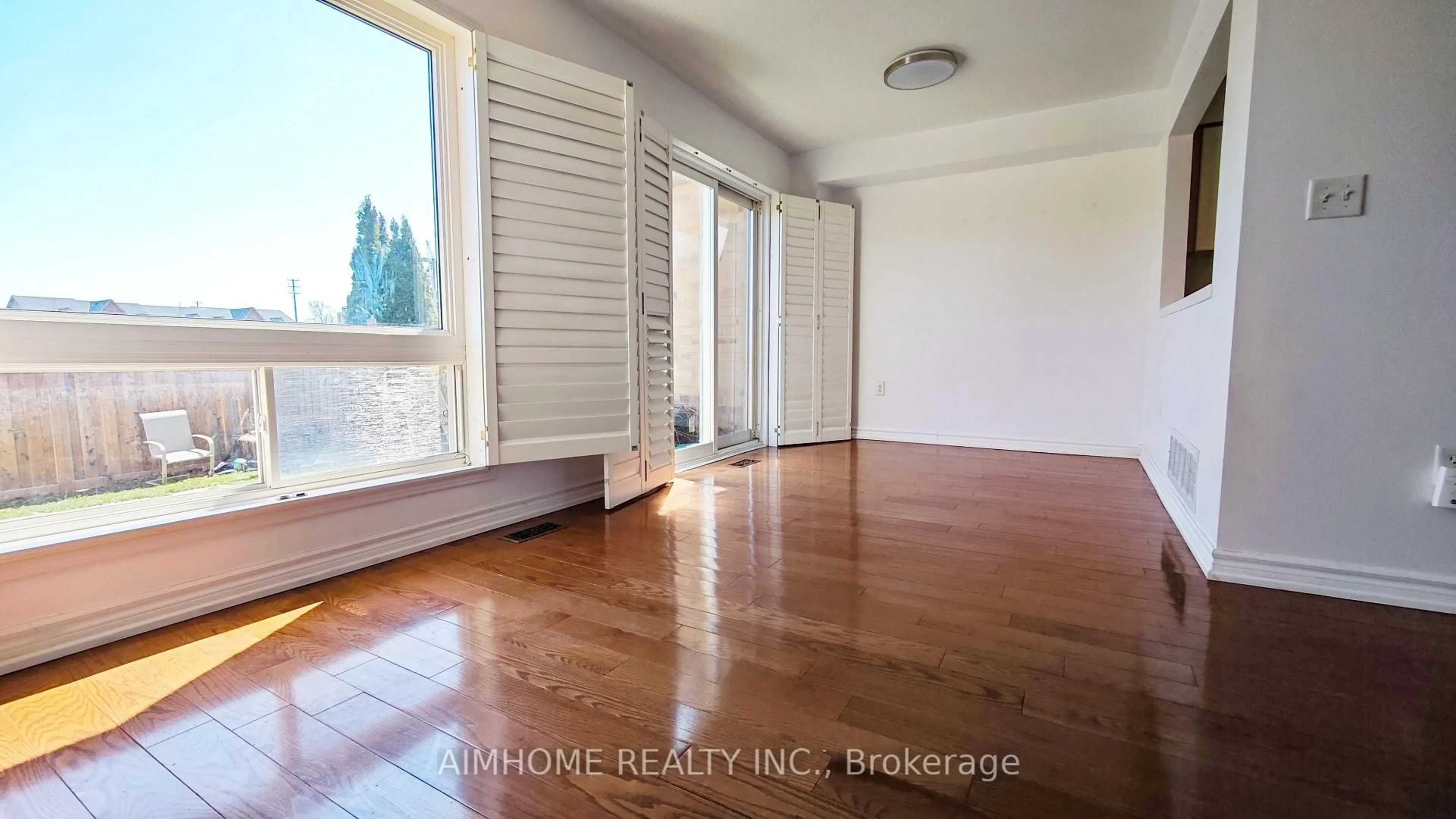 A pic of a room for 340 KITTRIDGE Rd, Oakville Ontario L6H 7K6