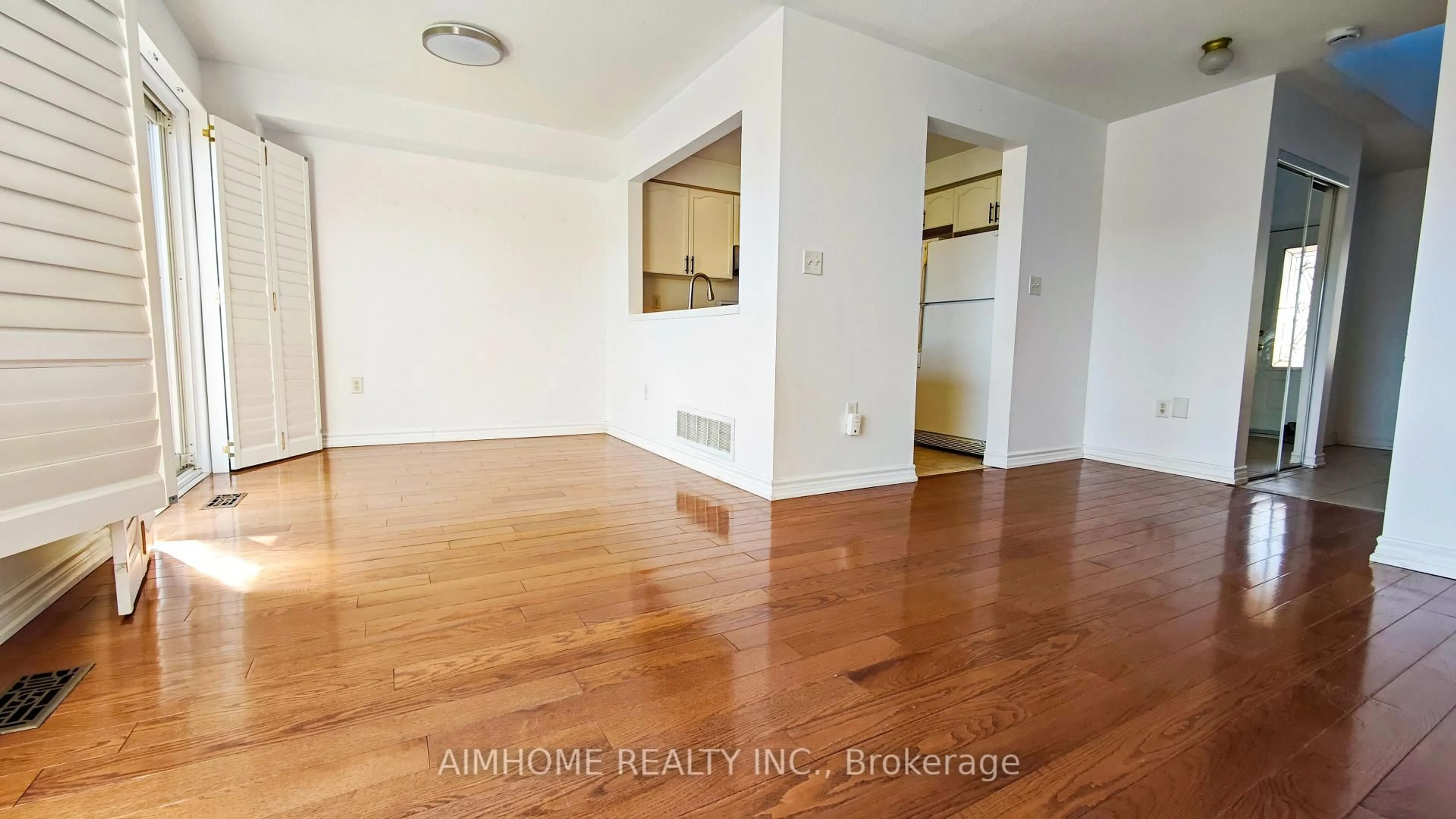 A pic of a room for 340 KITTRIDGE Rd, Oakville Ontario L6H 7K6