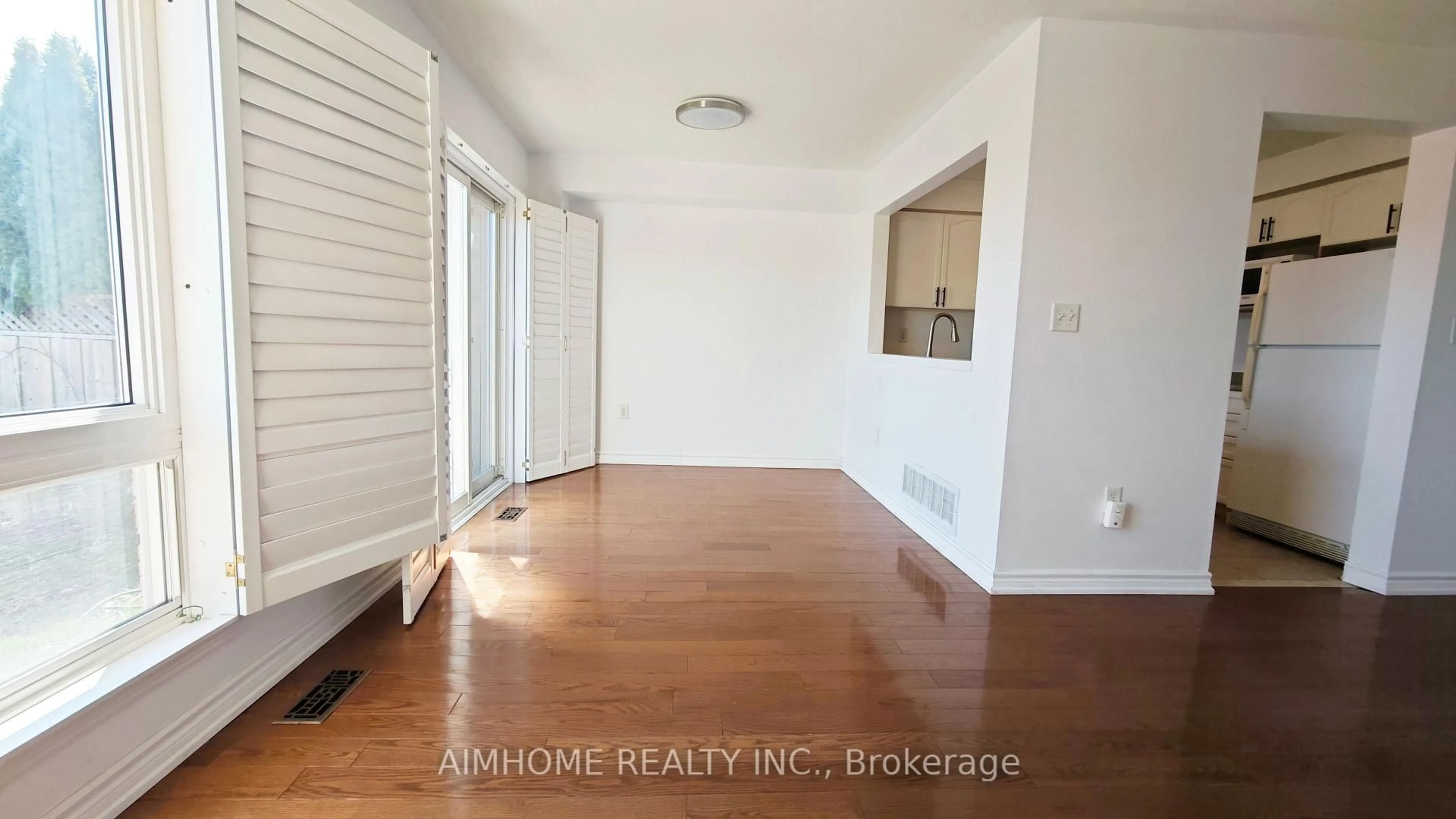 A pic of a room for 340 KITTRIDGE Rd, Oakville Ontario L6H 7K6