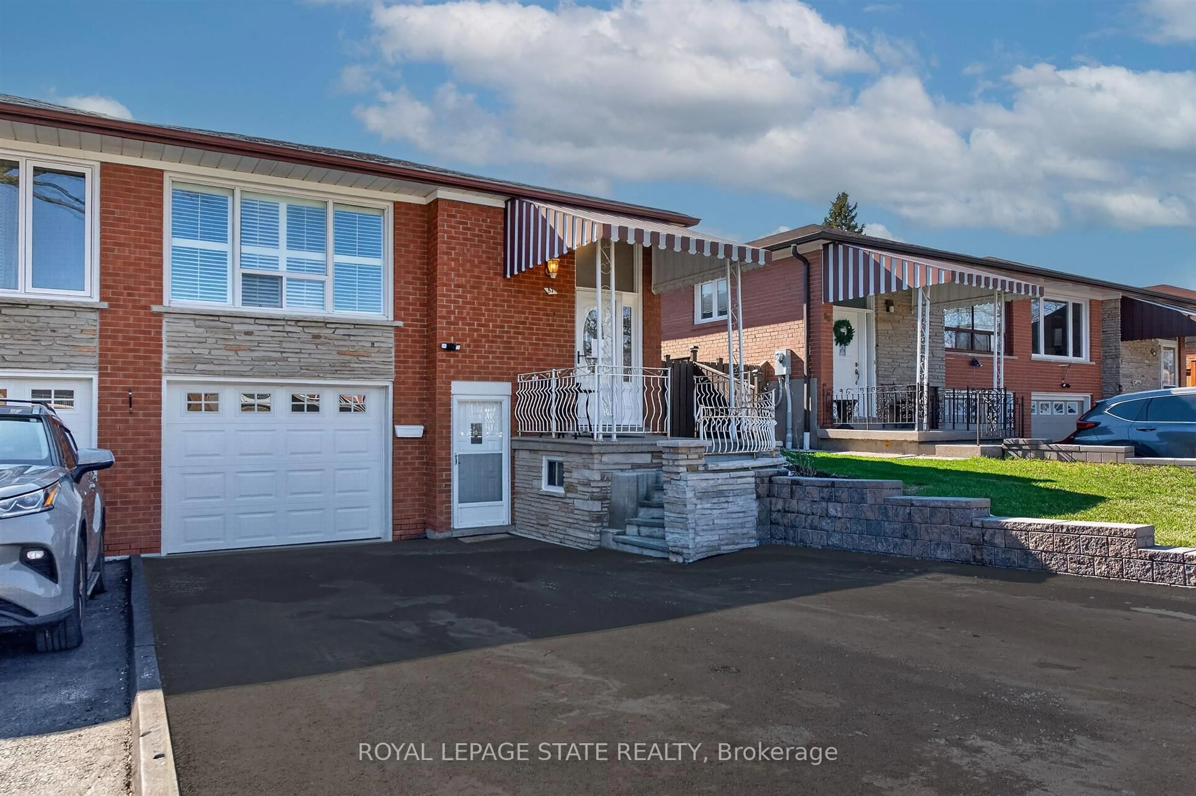 A pic from outside/outdoor area/front of a property/back of a property/a pic from drone, street for 57 Starview Dr, Toronto Ontario M9M 1K7