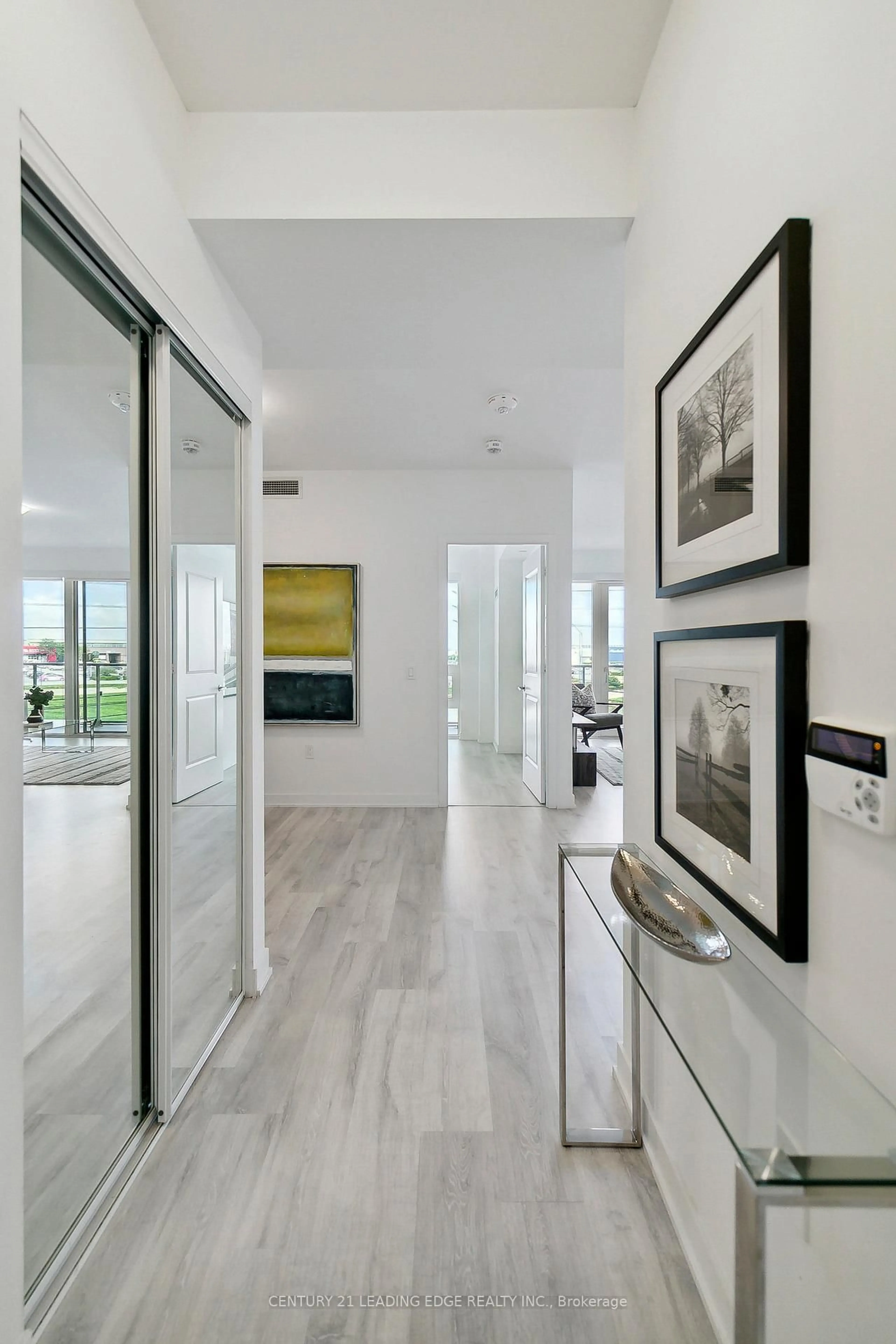 Indoor entryway for 4655 Metcalfe Ave #302, Mississauga Ontario L5M 0Z7