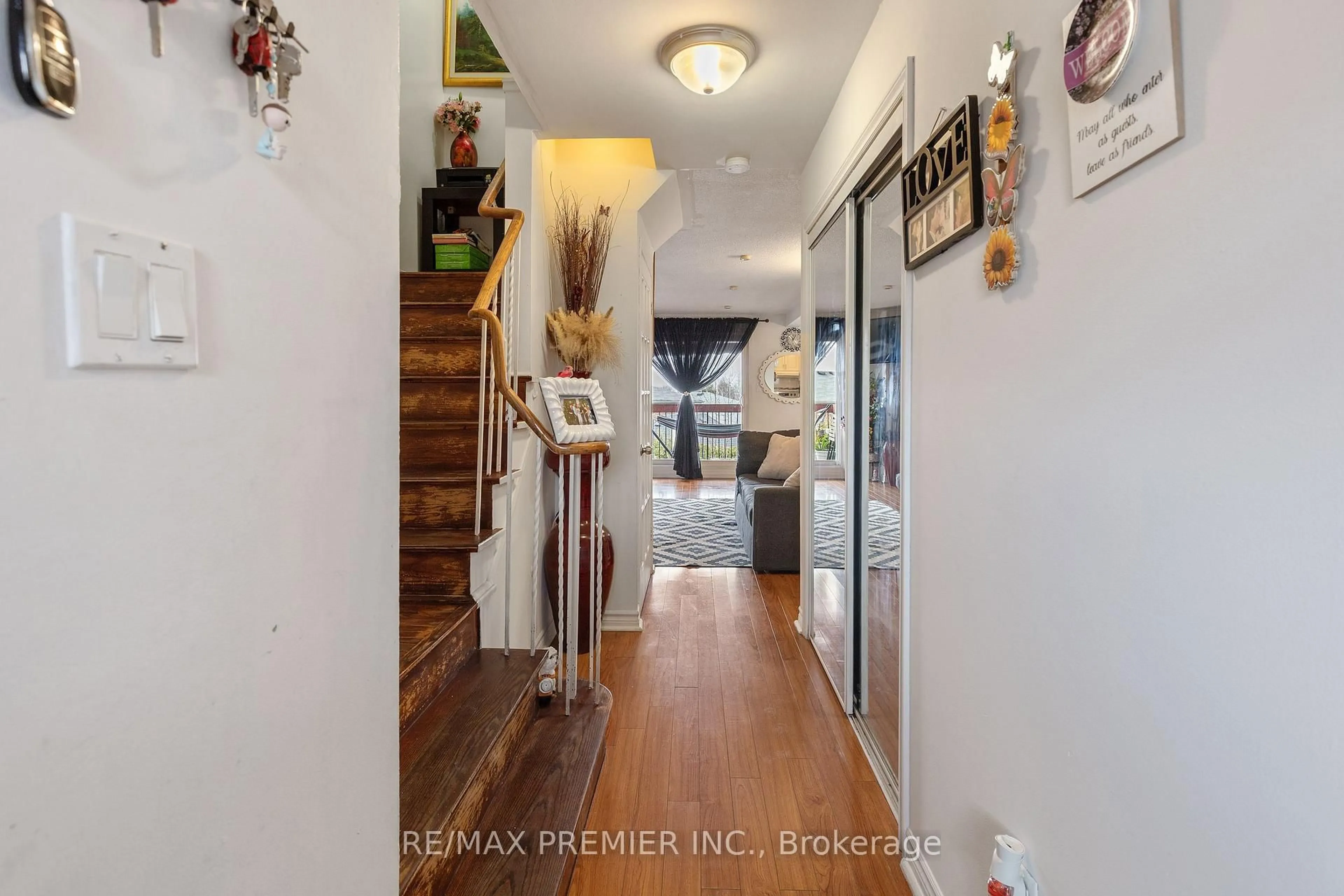 Indoor entryway for 42 San Marino Way #19, Toronto Ontario M3N 2Y3