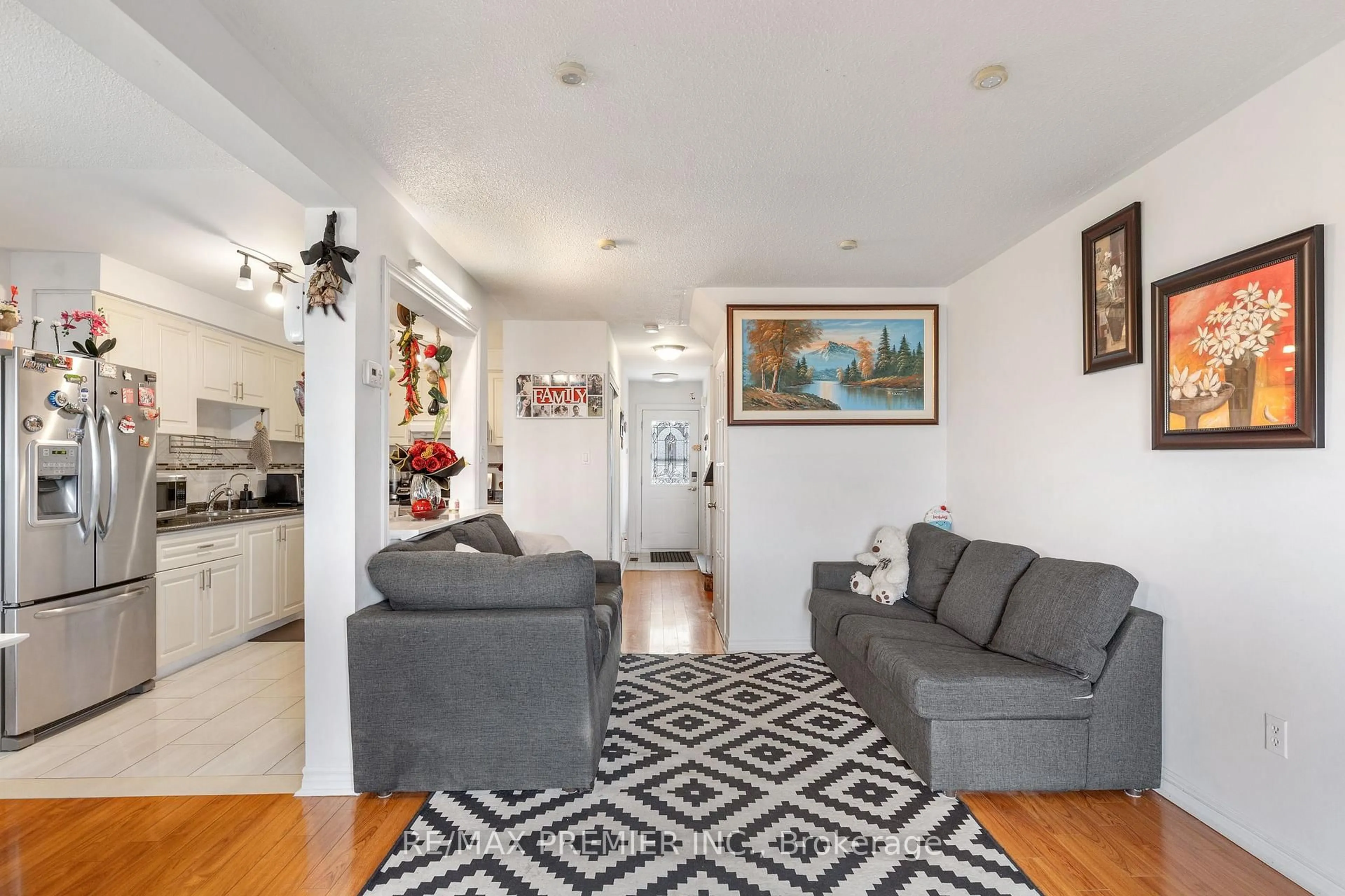 Living room with furniture, unknown for 42 San Marino Way #19, Toronto Ontario M3N 2Y3
