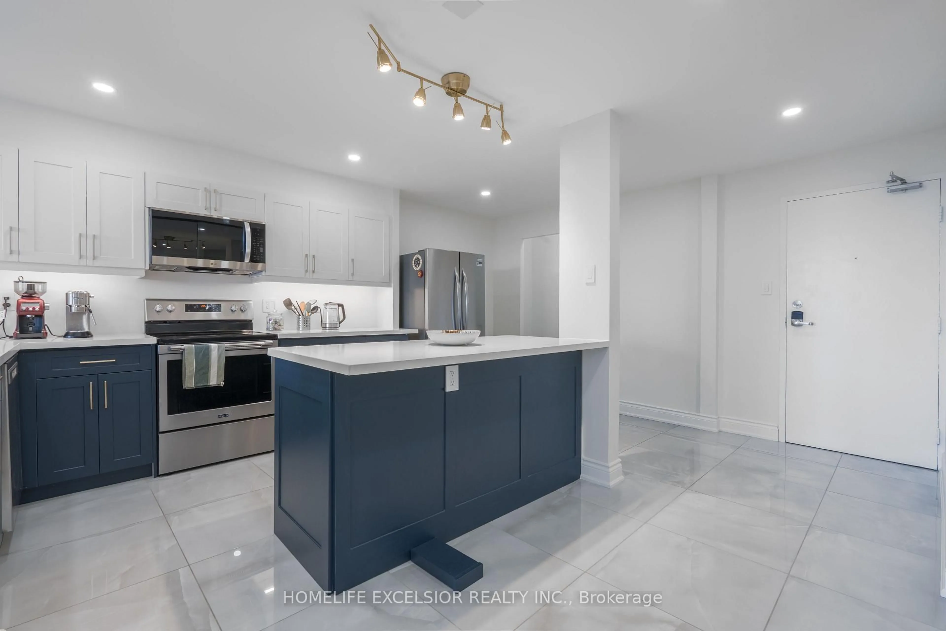 Open concept kitchen, ceramic/tile floor for 236 Albion Rd #612, Toronto Ontario M9W 6A6