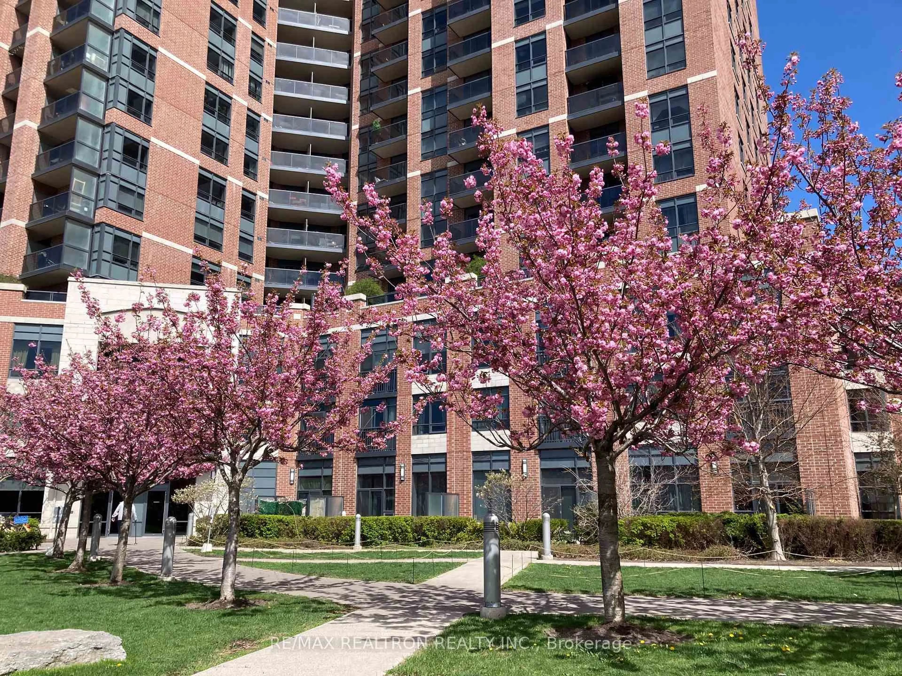 Patio, street for 60 Heintzman St #535, Toronto Ontario M6P 5A1