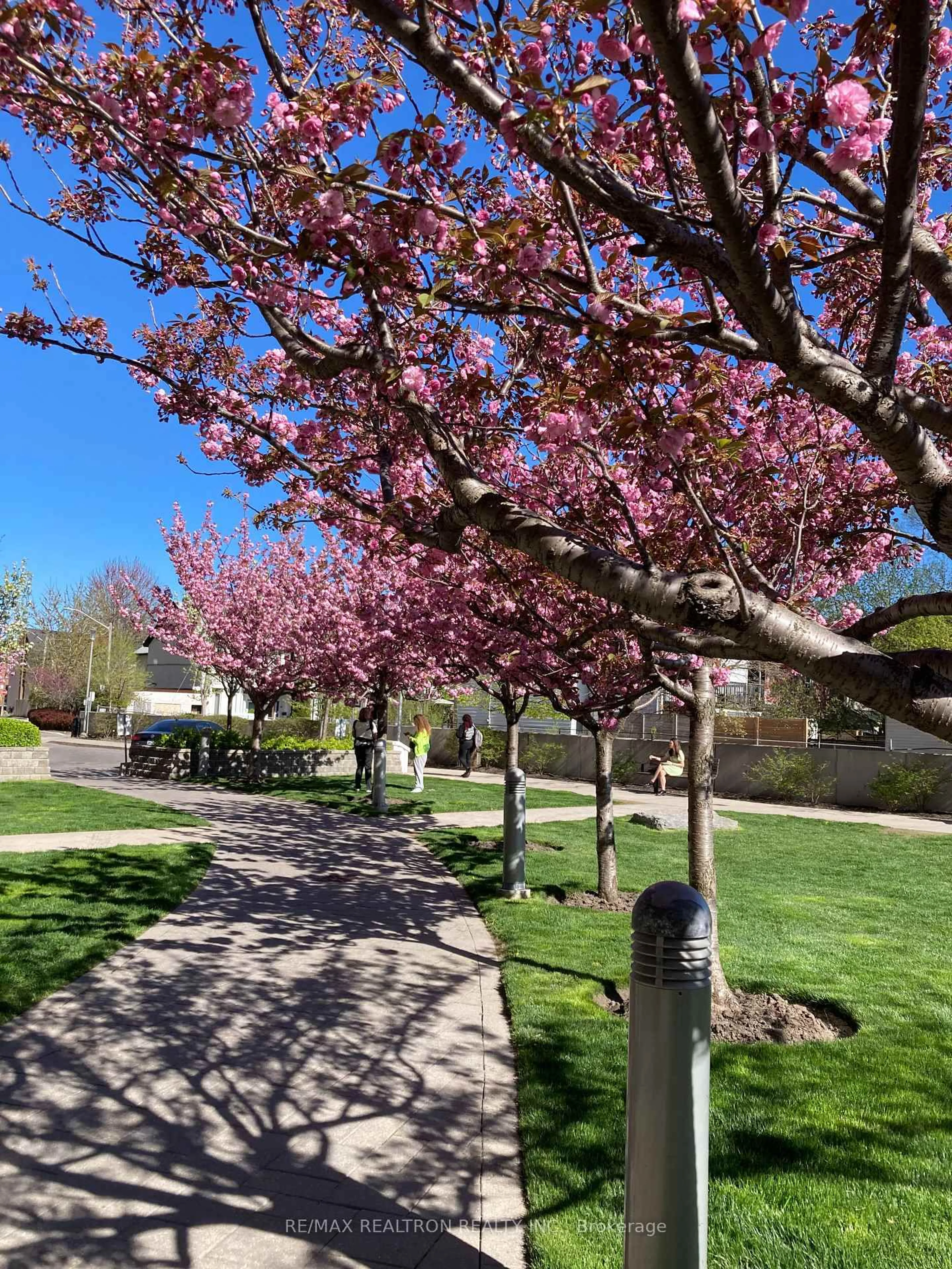 A pic from outside/outdoor area/front of a property/back of a property/a pic from drone, street for 60 Heintzman St #535, Toronto Ontario M6P 5A1