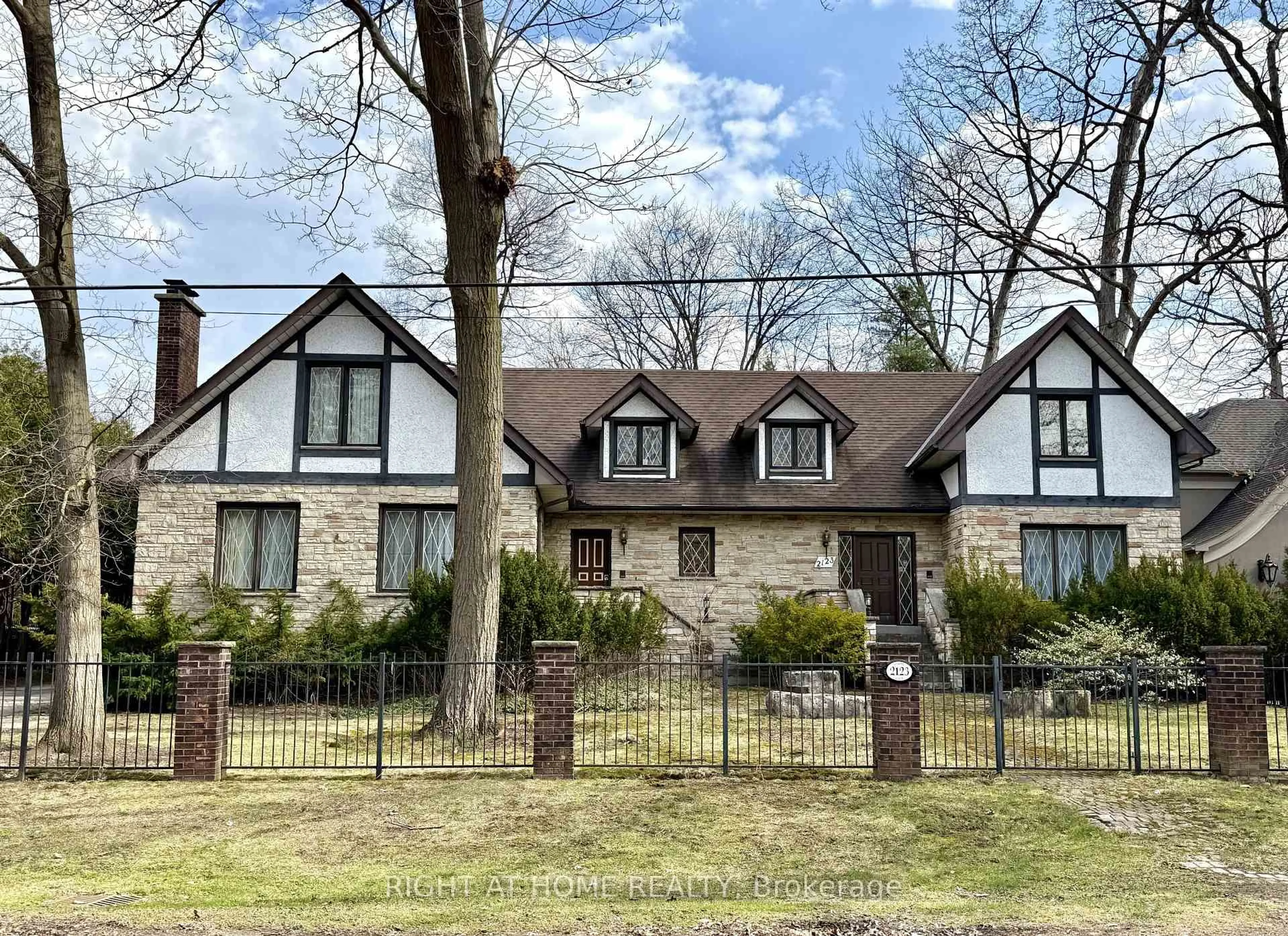 Home with brick exterior material, street for 2123 Gordon Dr, Mississauga Ontario L5B 1S6