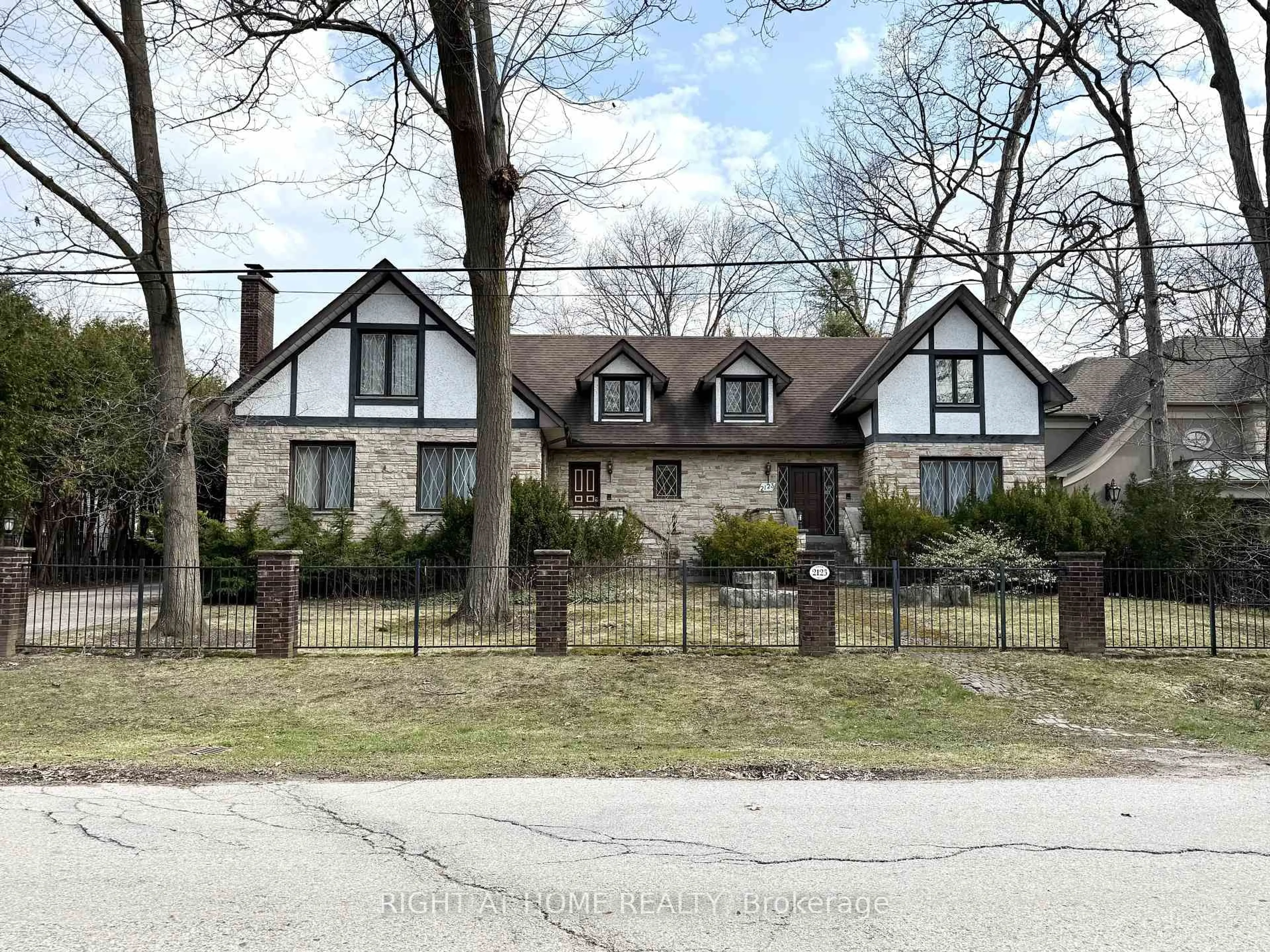 Home with brick exterior material, street for 2123 Gordon Dr, Mississauga Ontario L5B 1S6