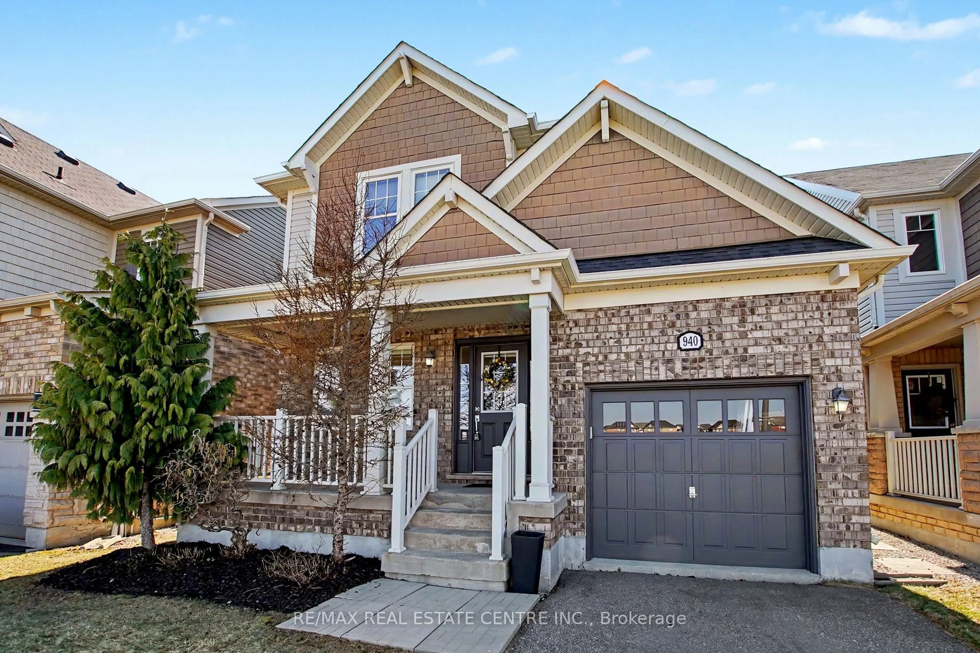 Home with brick exterior material, street for 940 Clark Blvd, Milton Ontario L9T 6P6