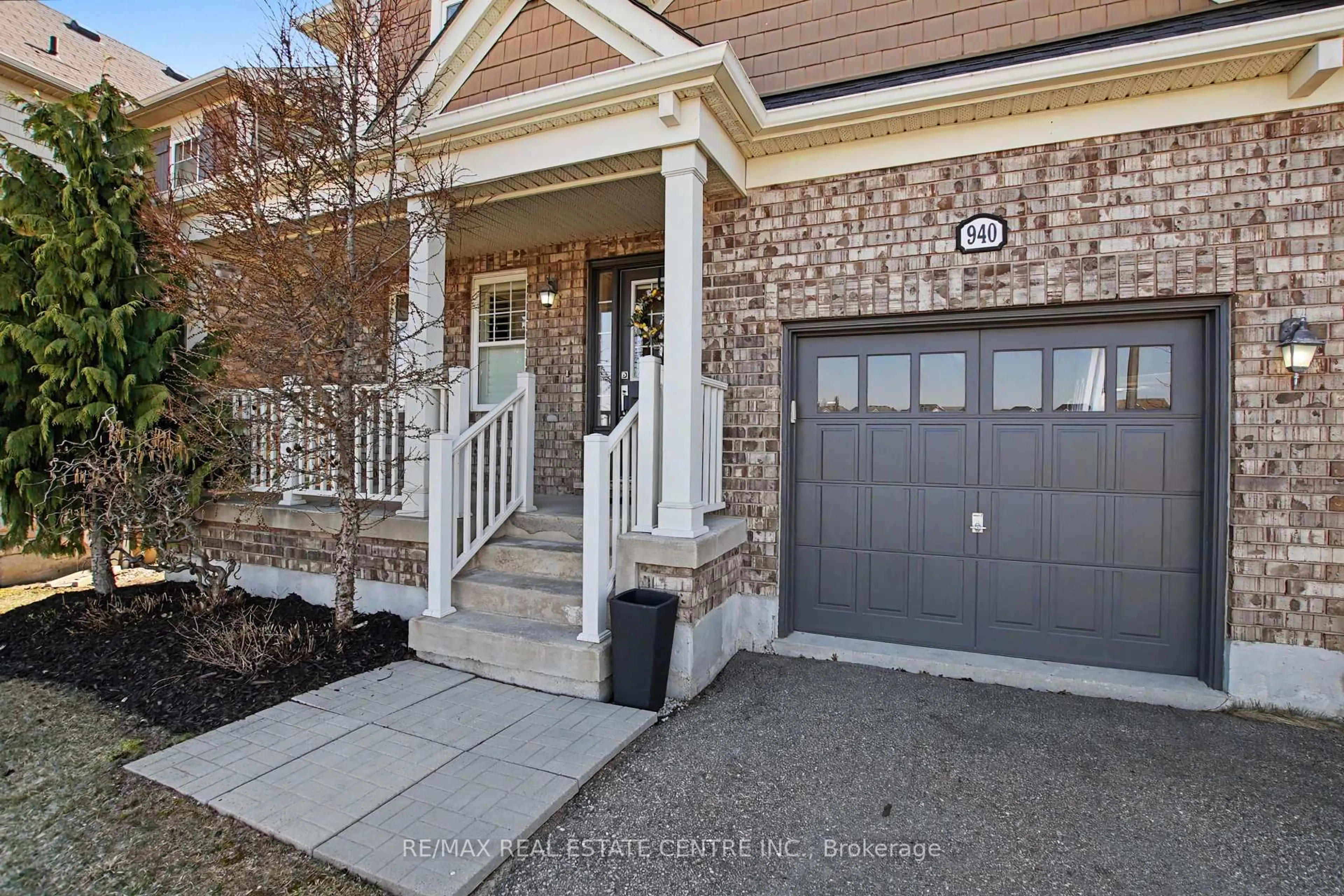 Home with brick exterior material, street for 940 Clark Blvd, Milton Ontario L9T 6P6