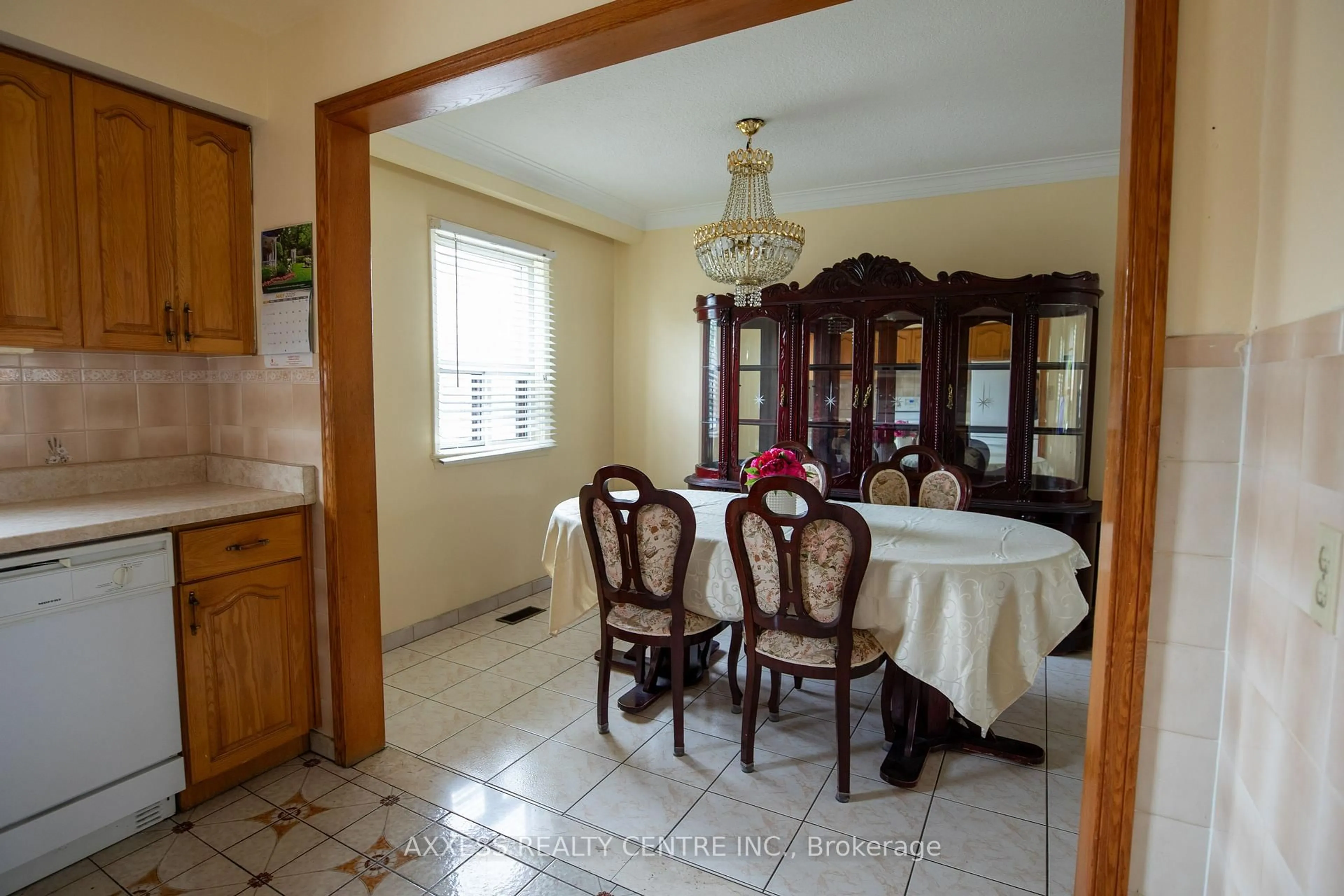 Dining room, ceramic/tile floor for 76 Dombey Rd, Toronto Ontario M3L 1P2